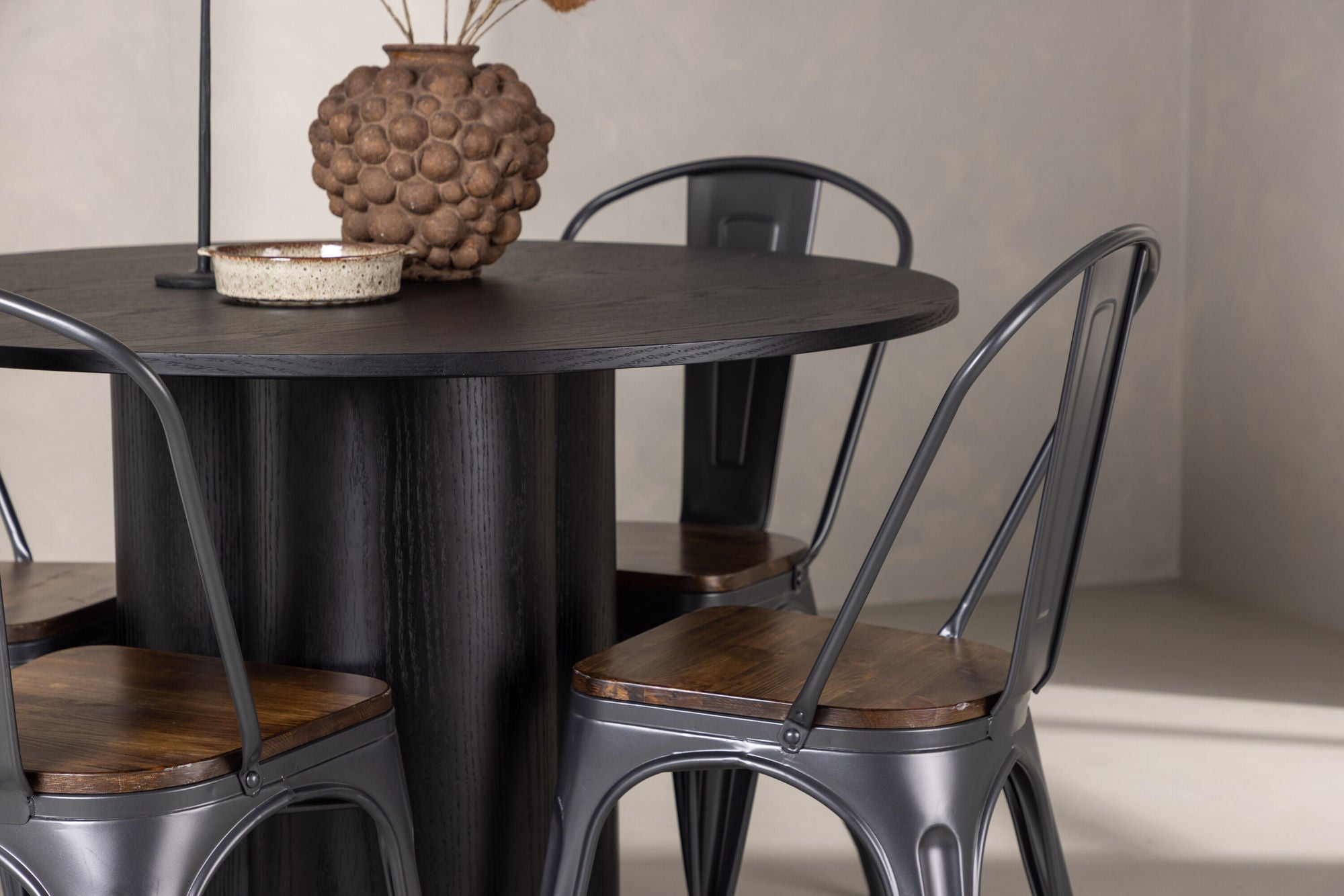 Venture Home OliviaDiningbord-Black/BlackVeneer+TempeDiningstol-Darkgrey/DarkBrownMDF_4