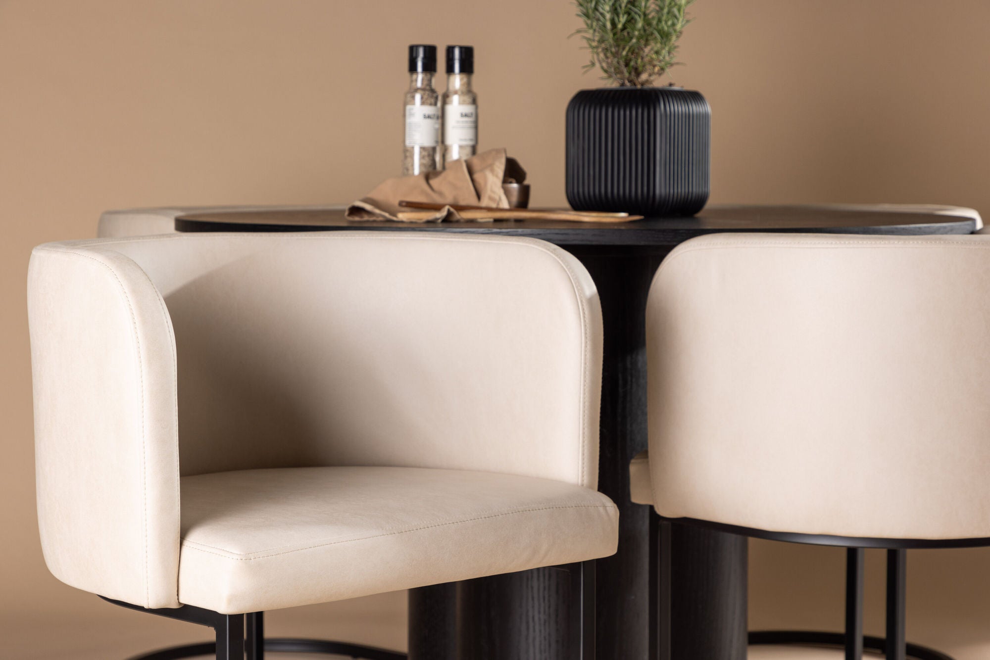 Venture Home OliviaDiningbord-Black/BlackVeneer+SimrishmanDiningstol-Black/BeigeTC-fabric_4
