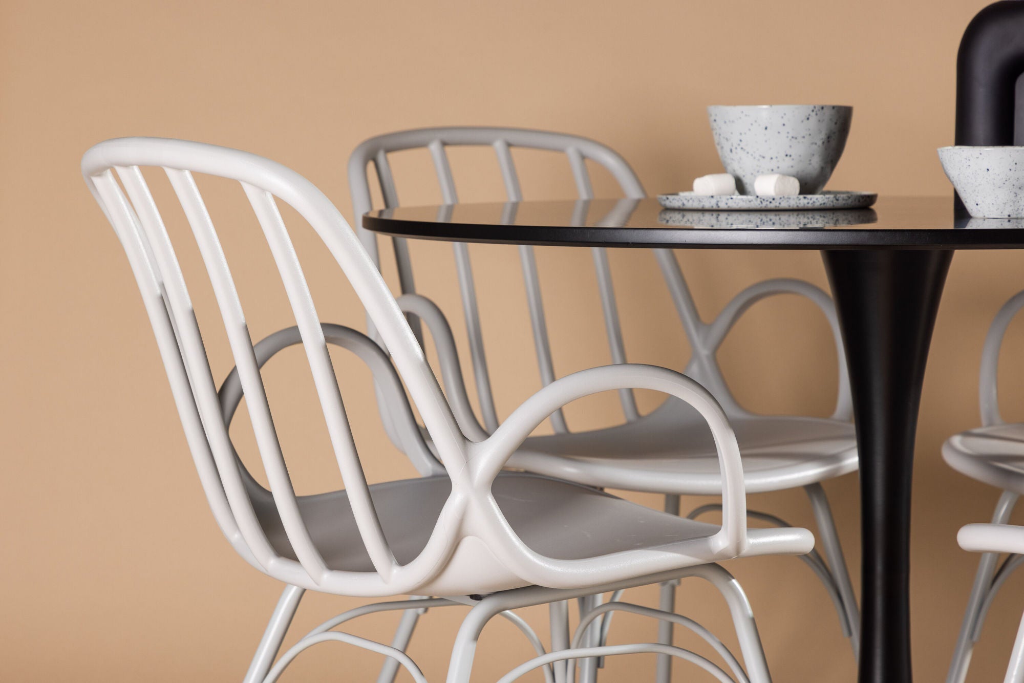 Venture Home Glade spisebord - Black / Black MDF +Dyrön Spisebordsstol - Greige Polypropylene _4