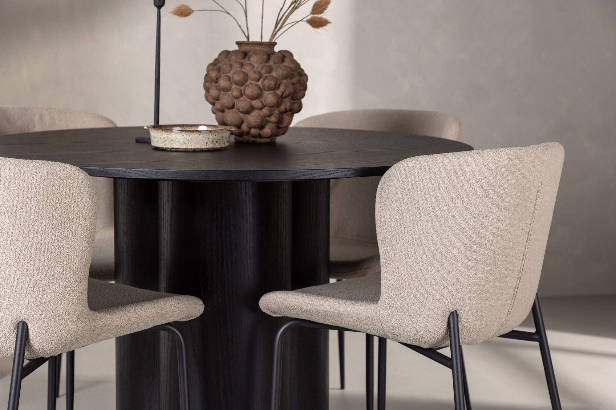 Venture Home OliviaDiningbord-Black/BlackVeneer+ModestoDiningstol-Beige/BeigeBoucle_4