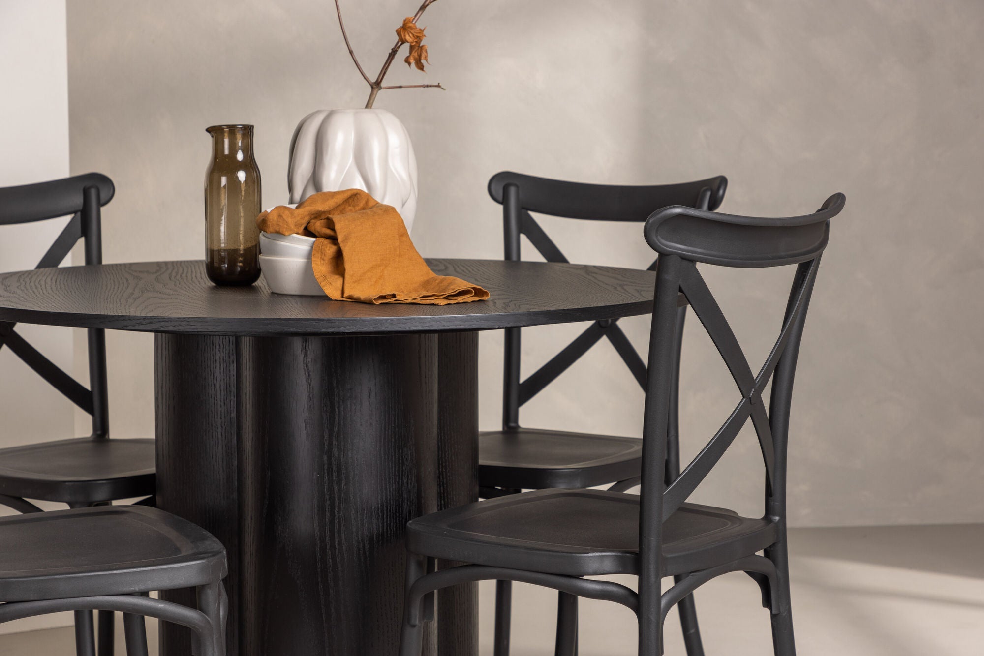 Venture Home OliviaDiningbord-Black/BlackVeneer+CrosettDiningstol-MatteBlack/MatteBlackPlastic_4