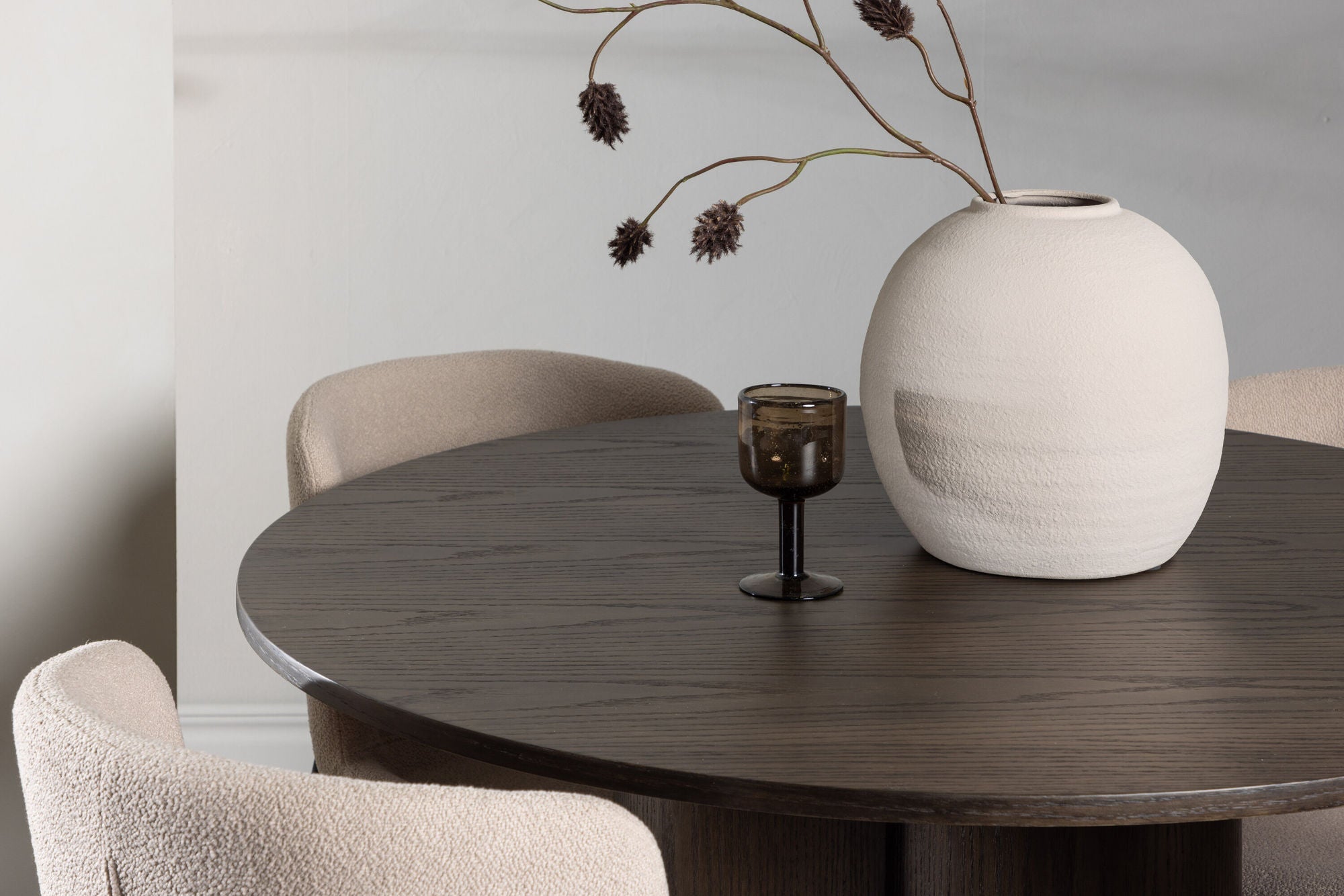 Venture Home OliviaDiningbord-Mocca/MoccaVeneer+ModestoDiningstol-Grey/SmokedBlackBoucle_4