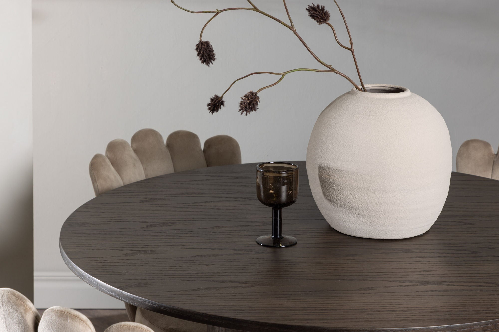 Venture Home OliviaDiningbord-Mocca/MoccaVeneer+LimhamnLightstol-Black/BeigeVelvet_4