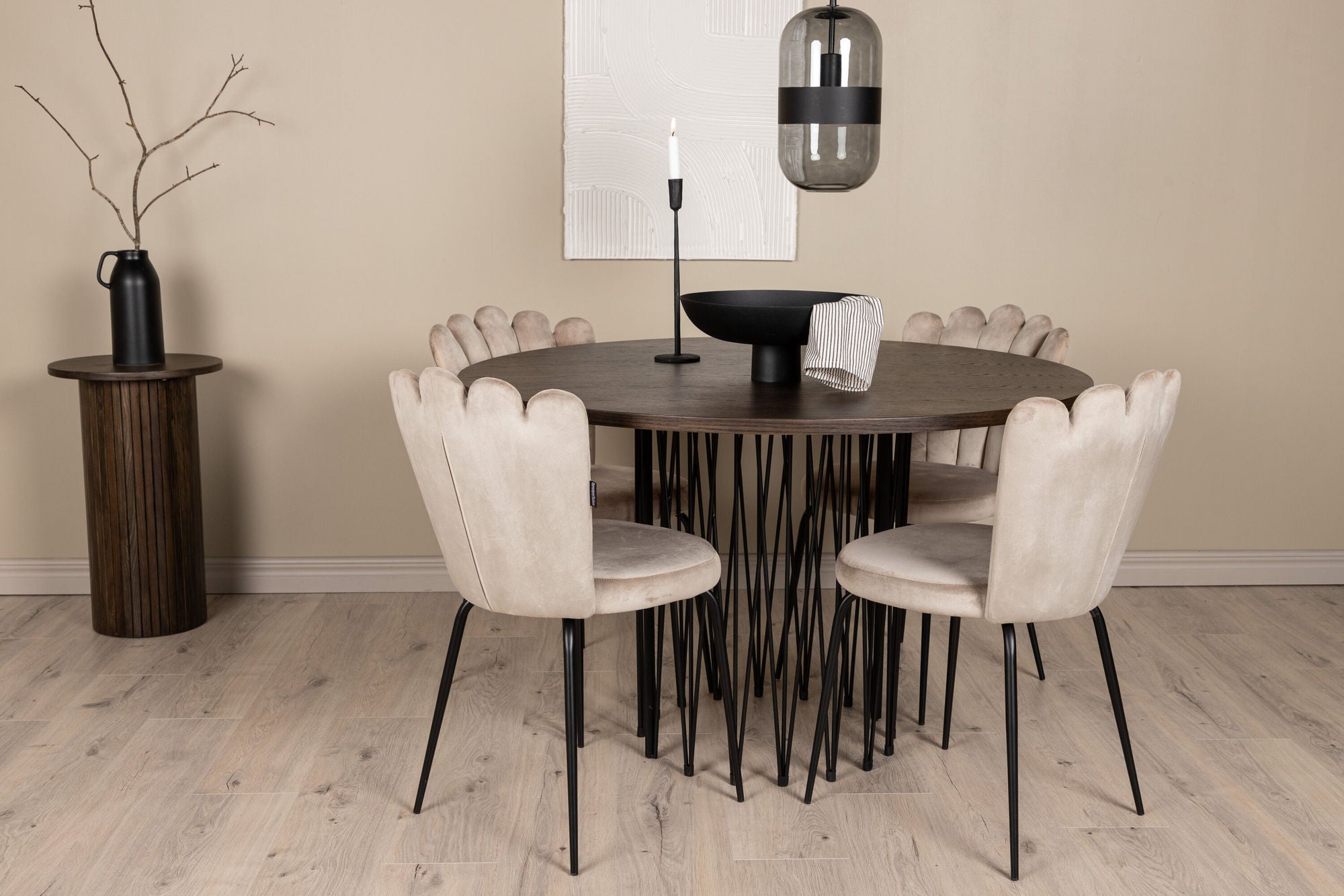 Venture Home Stone round spisebord - Black / Mocca Veneer +Limhamn Light stol - Black / Beige Velvet _4
