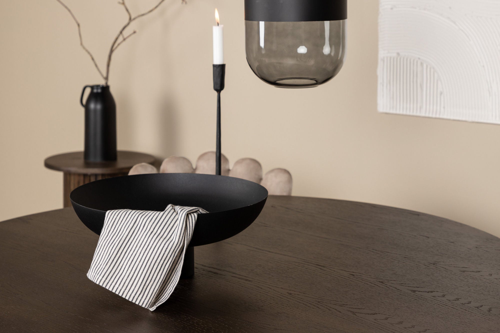 Venture Home Stone round spisebord - Black / Mocca Veneer +Limhamn Light stol - Black / Beige Velvet _4
