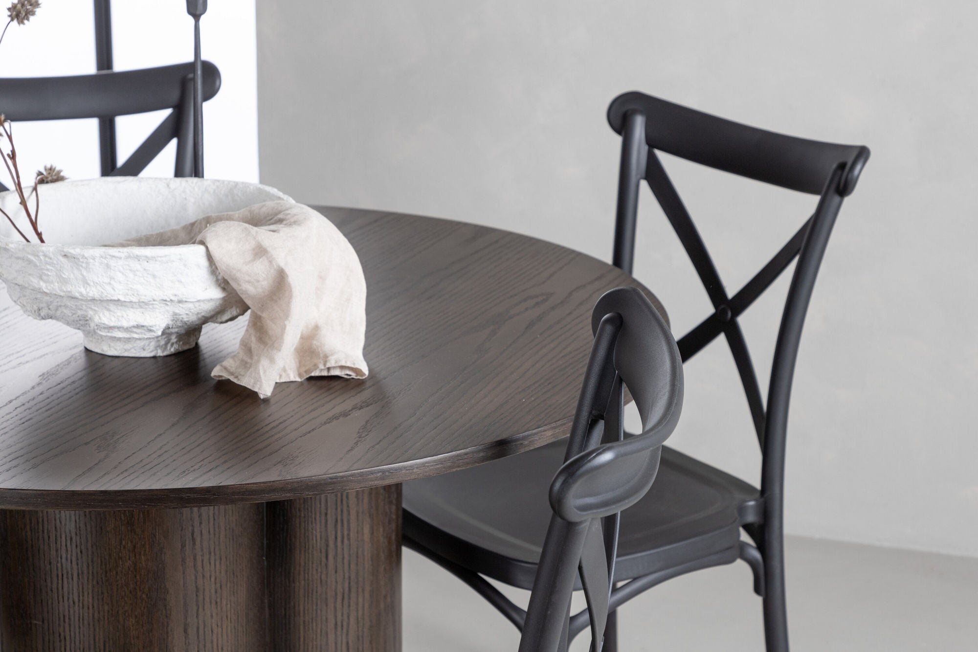 Venture Home OliviaDiningbord-Mocca/MoccaVeneer+CrosettDiningstol-MatteBlack/MatteBlackPlastic_4