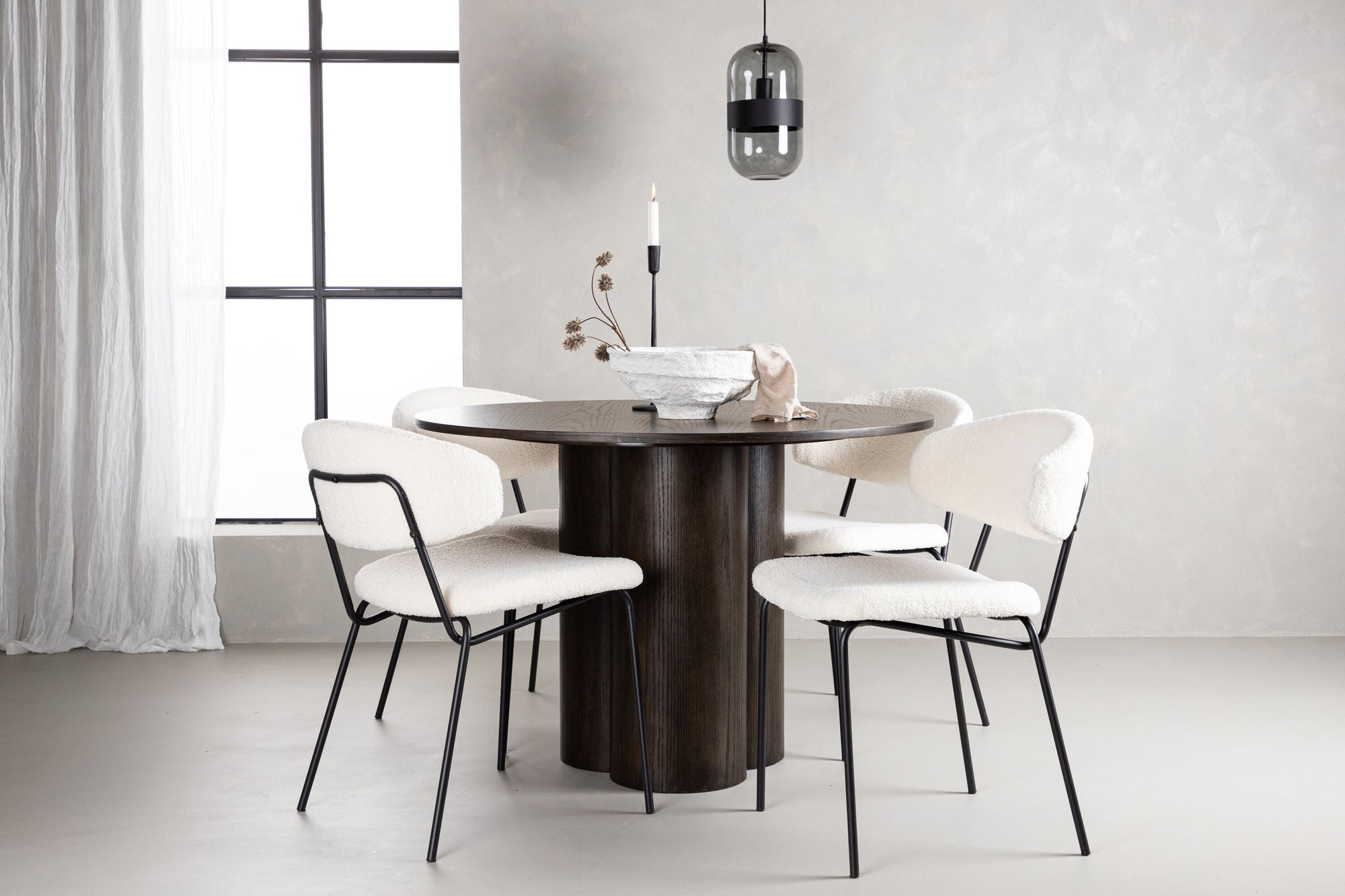 Venture Home OliviaDiningbord-Mocca/MoccaVeneer+ChicoDiningstol-Black/WhiteBoucle_4