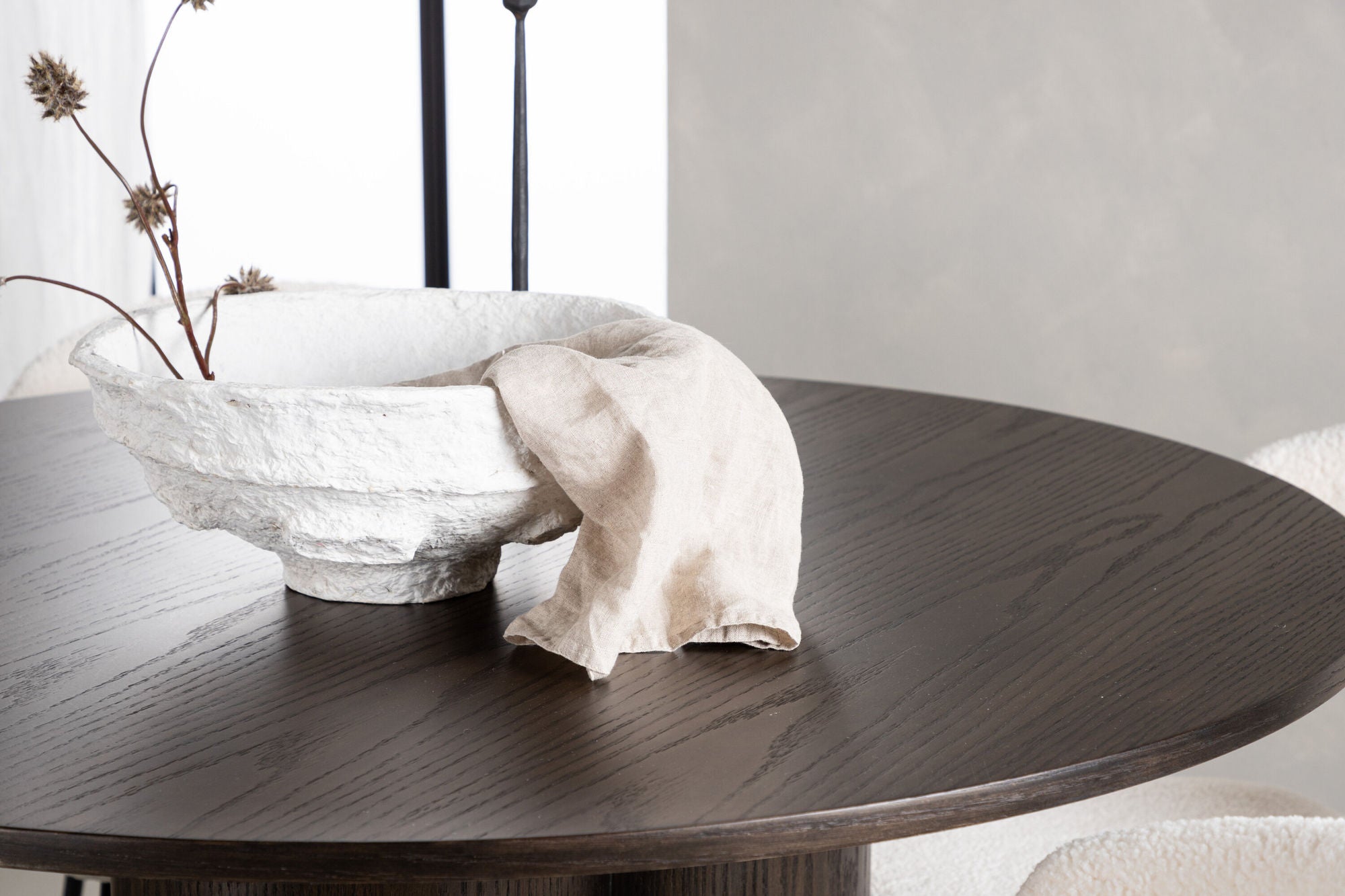 Venture Home OliviaDiningbord-Mocca/MoccaVeneer+ChicoDiningstol-Black/WhiteBoucle_4