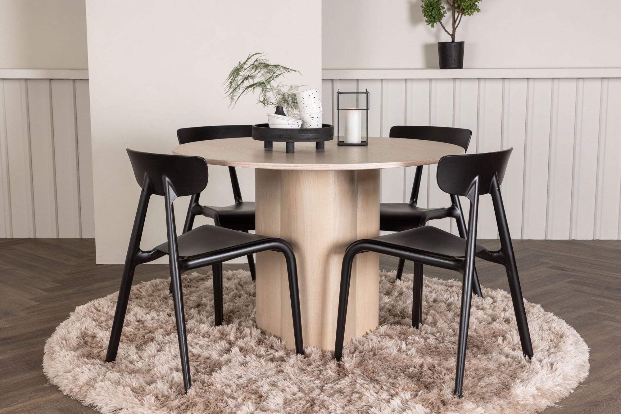 Venture Home OliviaDiningbord-WhiteWashVeneer+UrsholmenDiningstol-BlackPolypropylene_4
