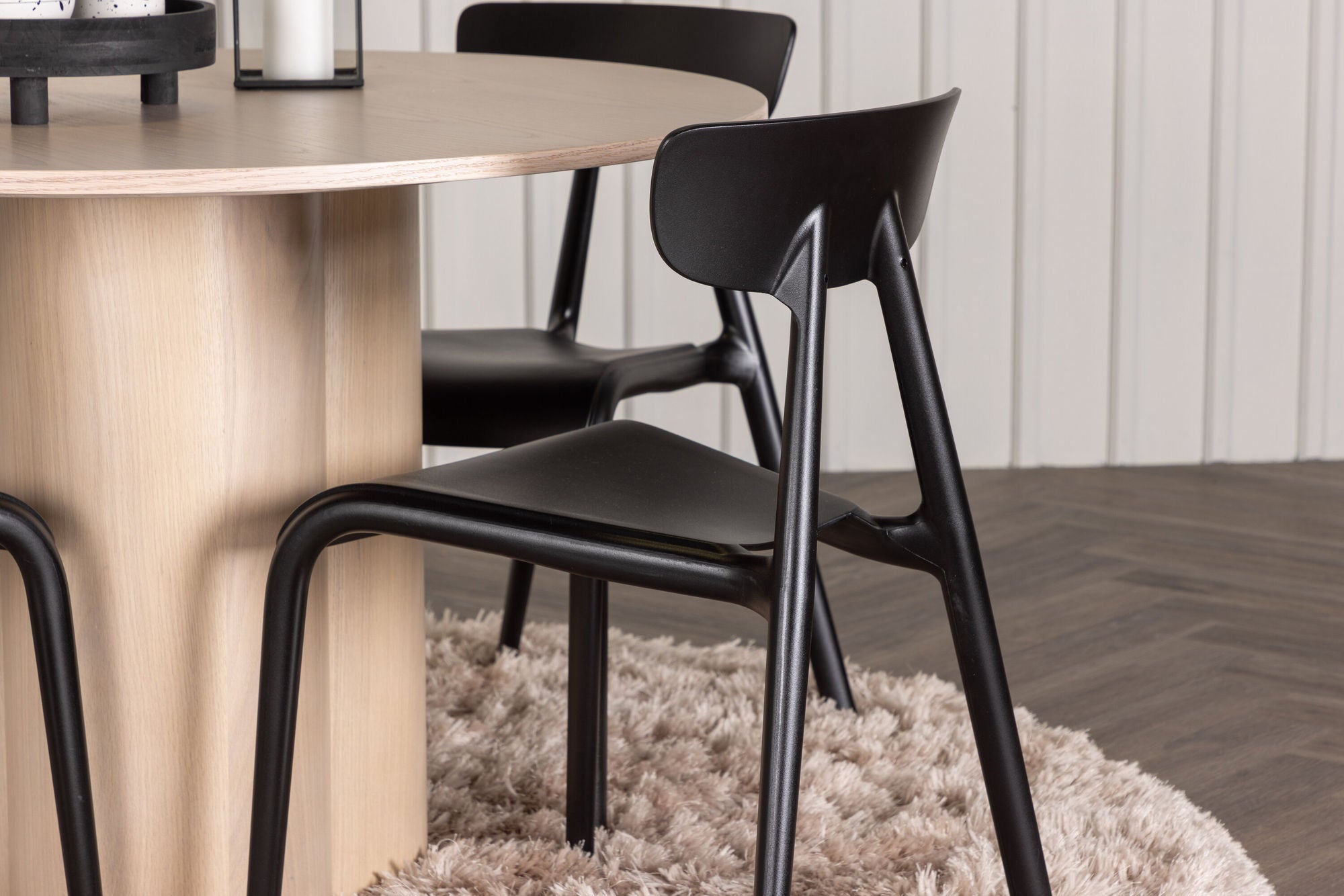 Venture Home OliviaDiningbord-WhiteWashVeneer+UrsholmenDiningstol-BlackPolypropylene_4