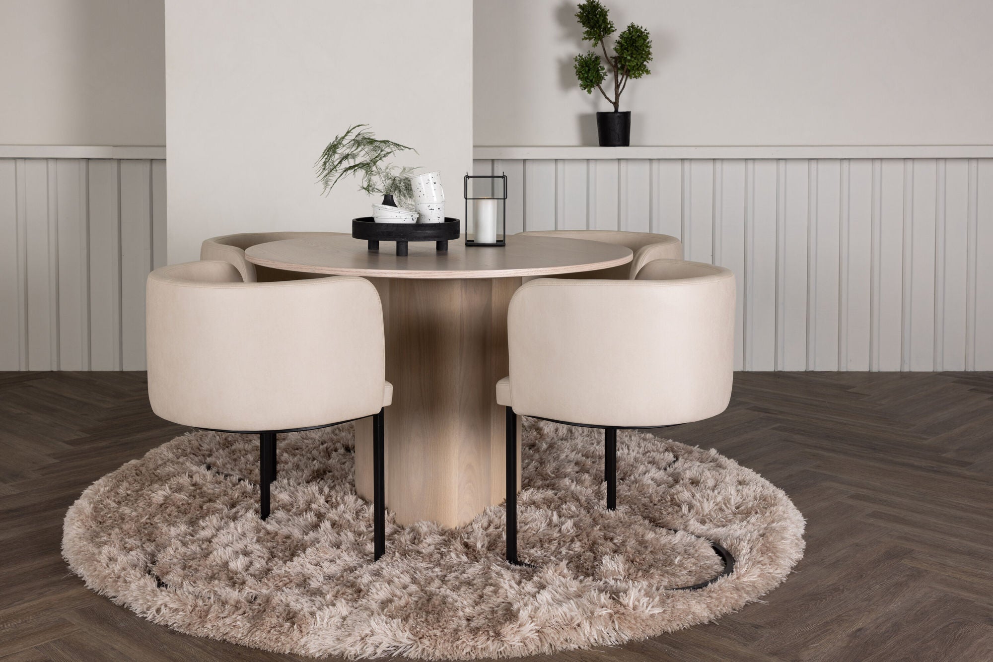 Venture Home OliviaDiningbord-WhiteWashVeneer+SimrishmanDiningstol-Black/BeigeTC-fabric_4