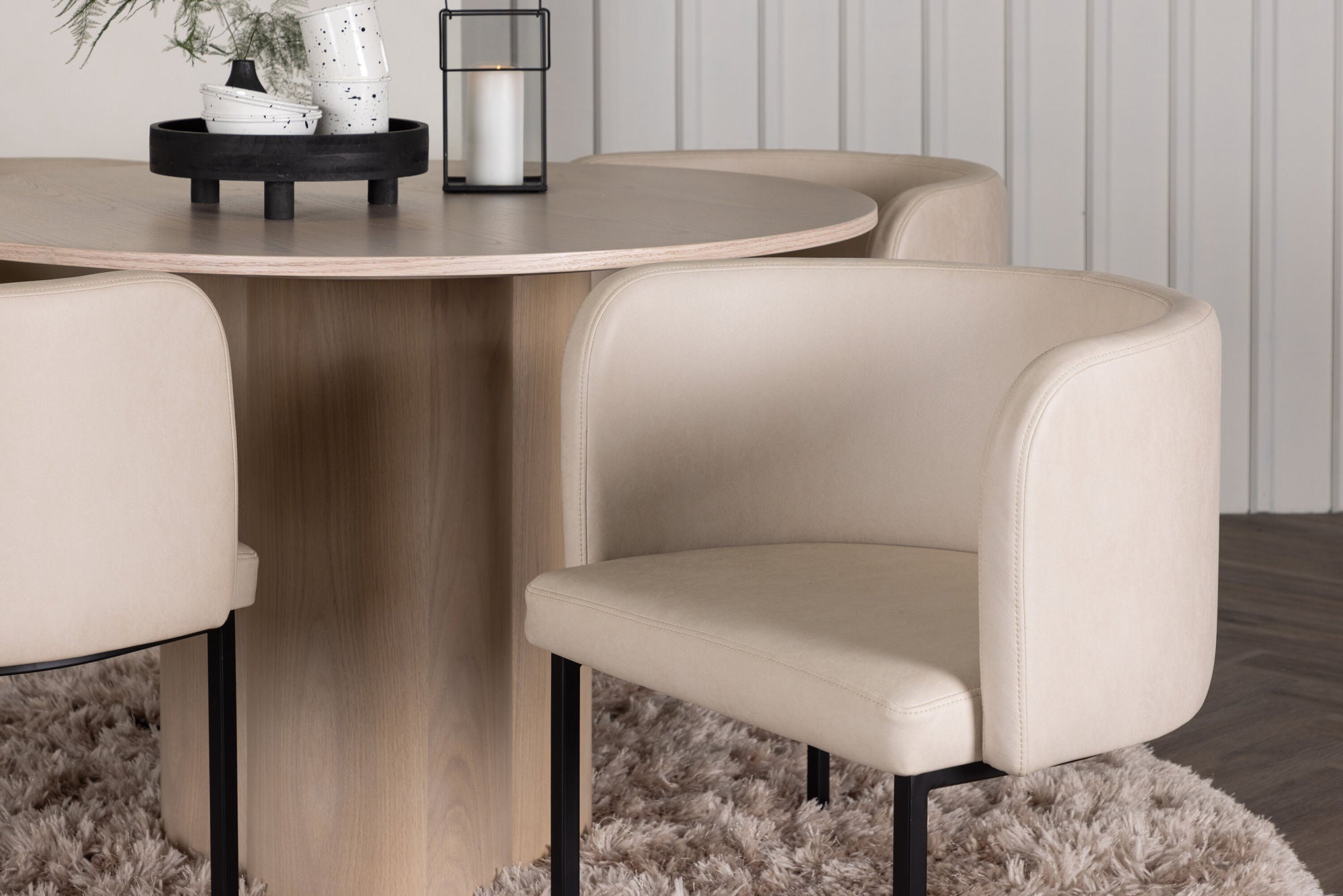 Venture Home OliviaDiningbord-WhiteWashVeneer+SimrishmanDiningstol-Black/BeigeTC-fabric_4