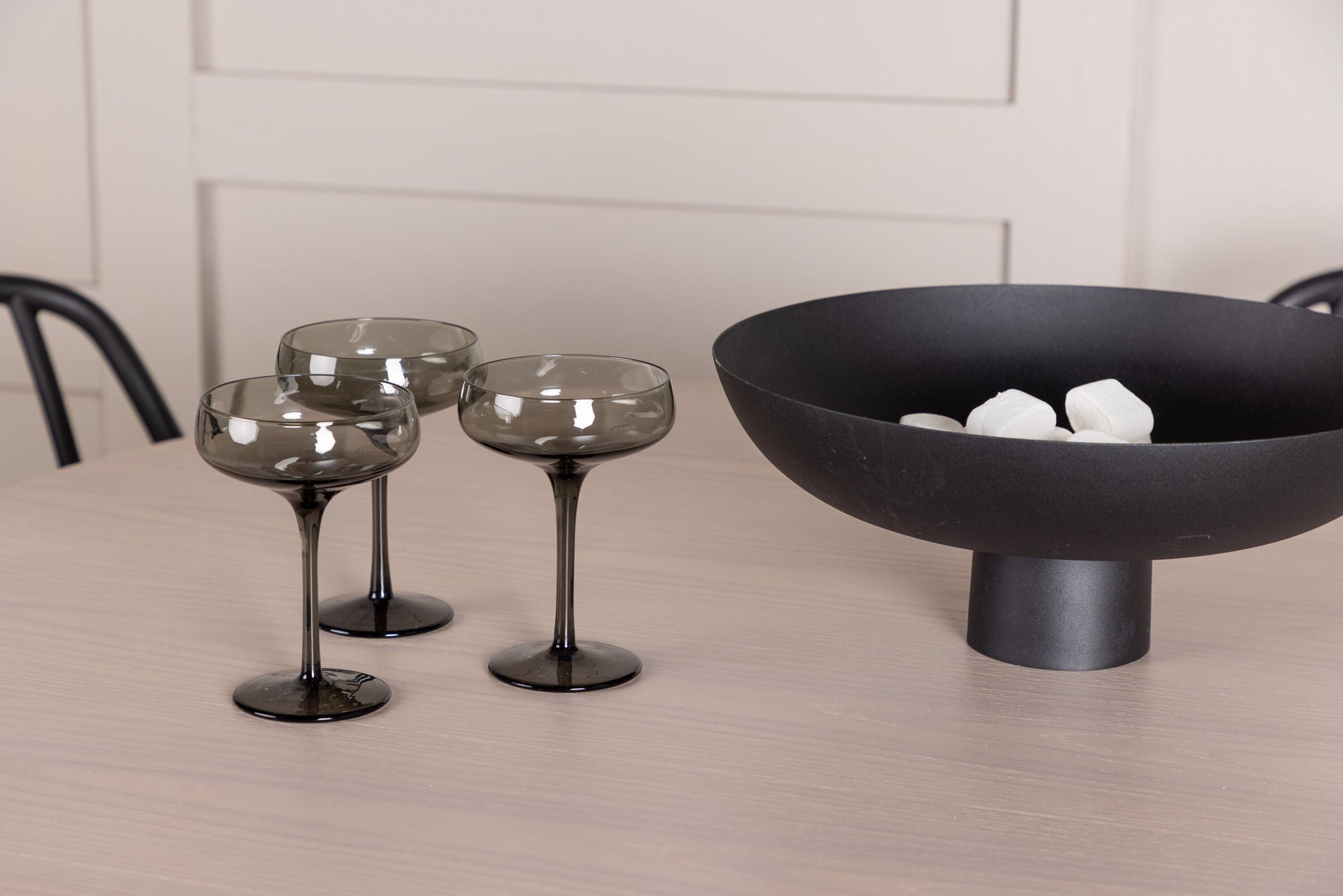 Venture Home OliviaDiningbord-WhiteWashVeneer+DyrönDiningstol-BlackPolypropylene_4
