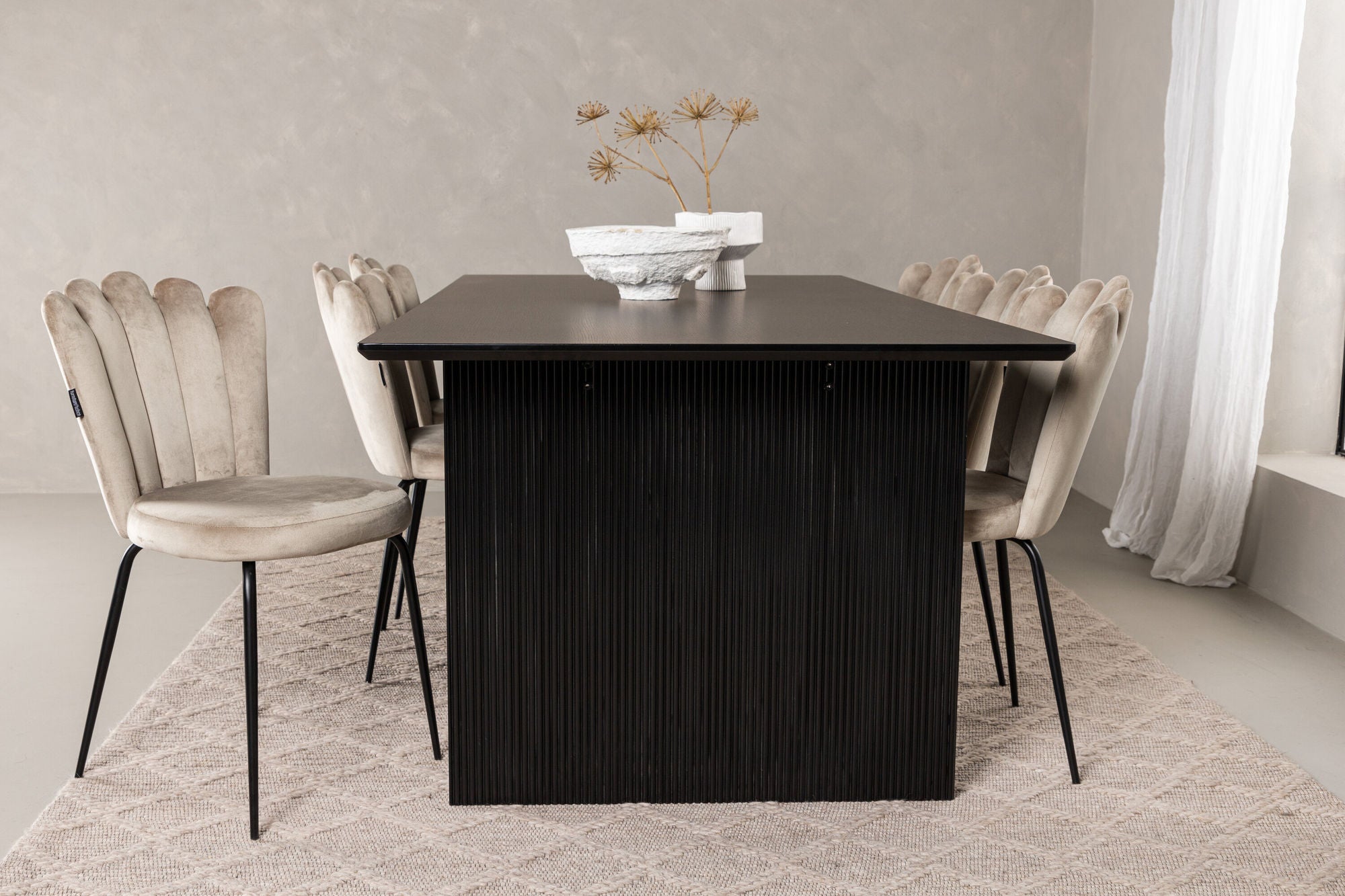 Venture Home Vail spisebord - Black / Smoked Black MDF +Limhamn Light stol - Black / Beige Velvet _6