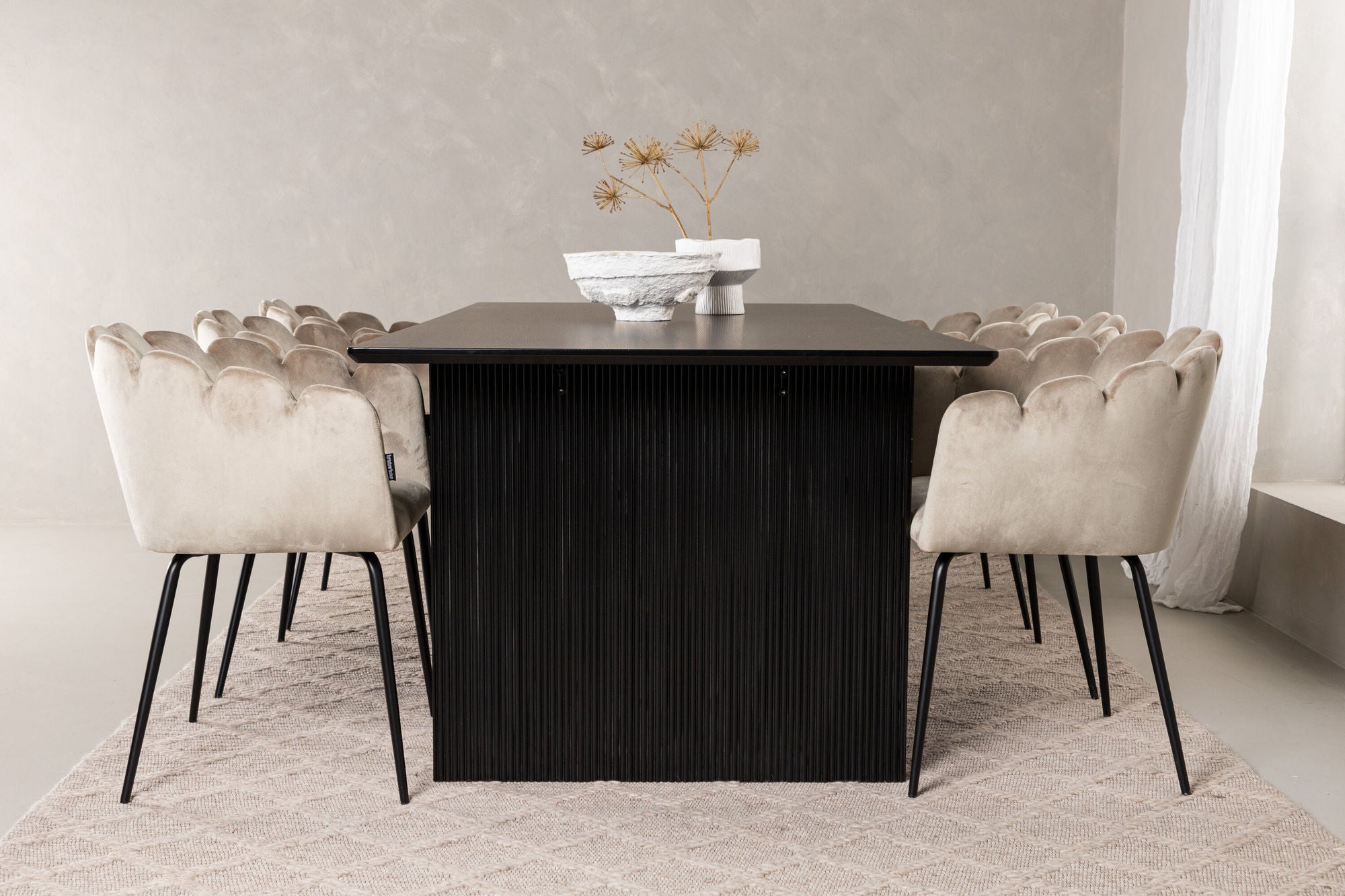 Venture Home Vail spisebord - Black / Smoked Black MDF +Limhamn stol - Black / Beige Velvet _6