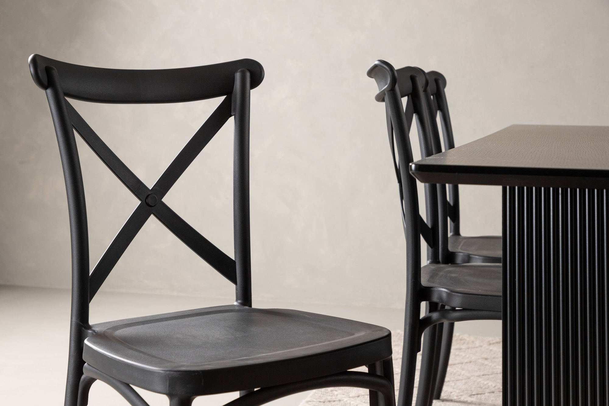 Venture Home Vail spisebord - Black / Smoked Black MDF +Crosett Spisebordsstol - Matte Black / Matte Black Plastic _6
