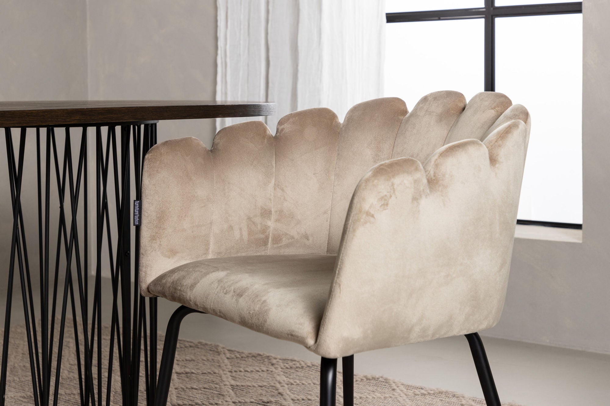Venture Home Stone oval spisebord - Black / Mocca Veneer +Limhamn stol - Black / Beige Velvet _4