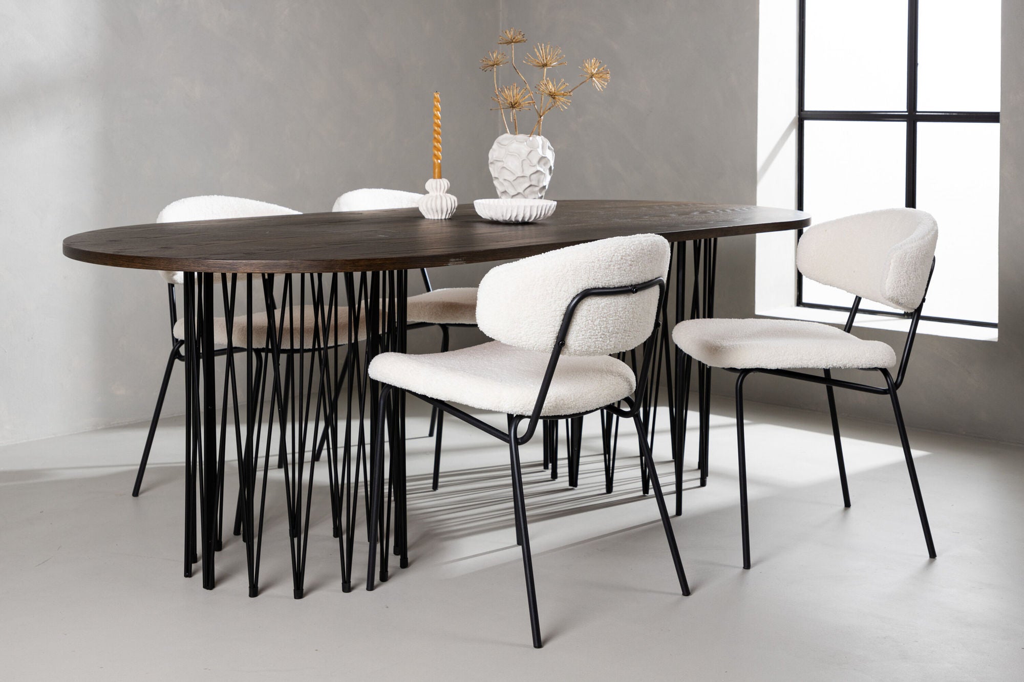 Venture Home Stone oval spisebord - Black / Mocca Veneer +Chico Spisebordsstol - Black / White Boucle _4