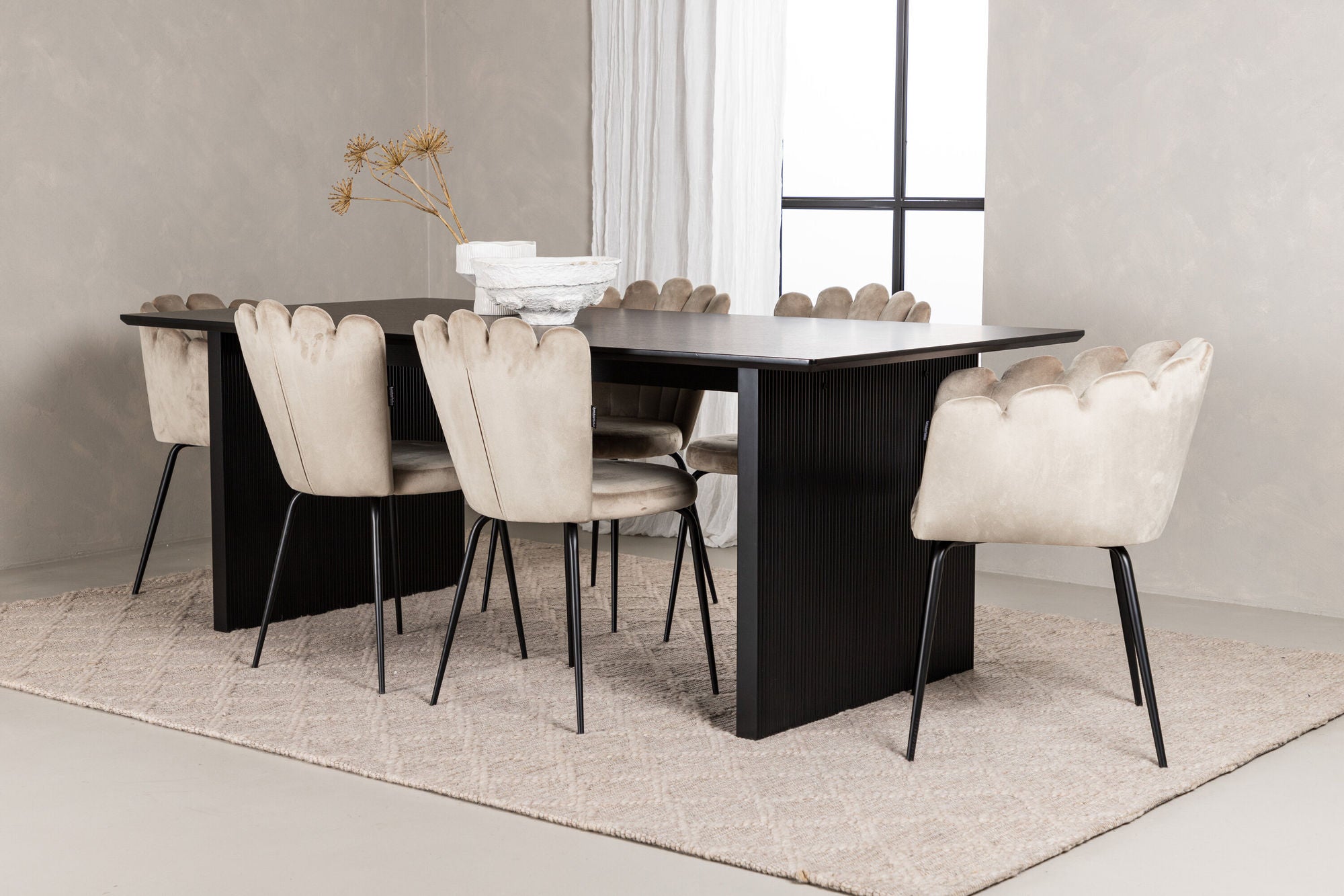 Venture Home Vail spisebord - Black / Smoked Black MDF +Limhamn Light stol - Black / Beige Velvet _4