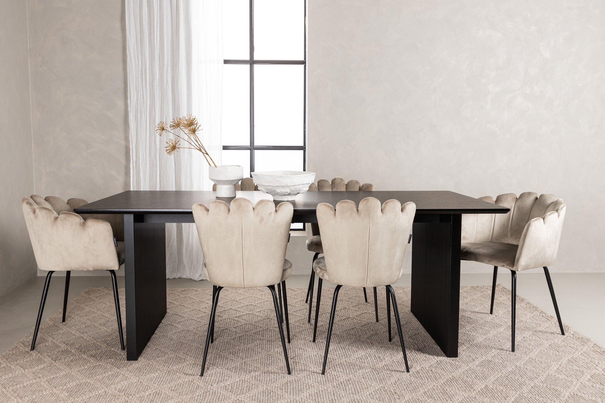 Venture Home Vail spisebord - Black / Smoked Black MDF +Limhamn Light stol - Black / Beige Velvet _4