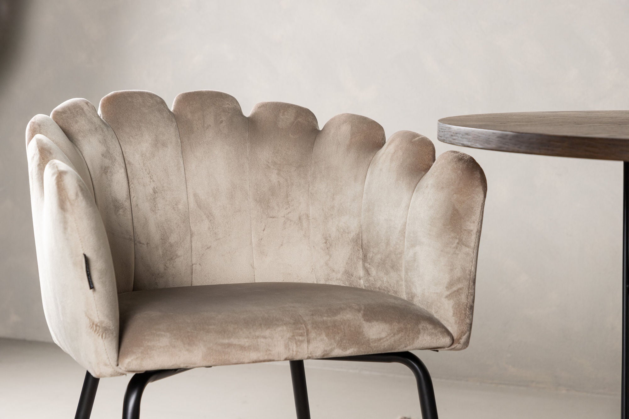 Venture Home Stone oval spisebord - Black / Mocca Veneer +Limhamn Light stol_4+ Limhamn stol - Black / Beige Velvet _2