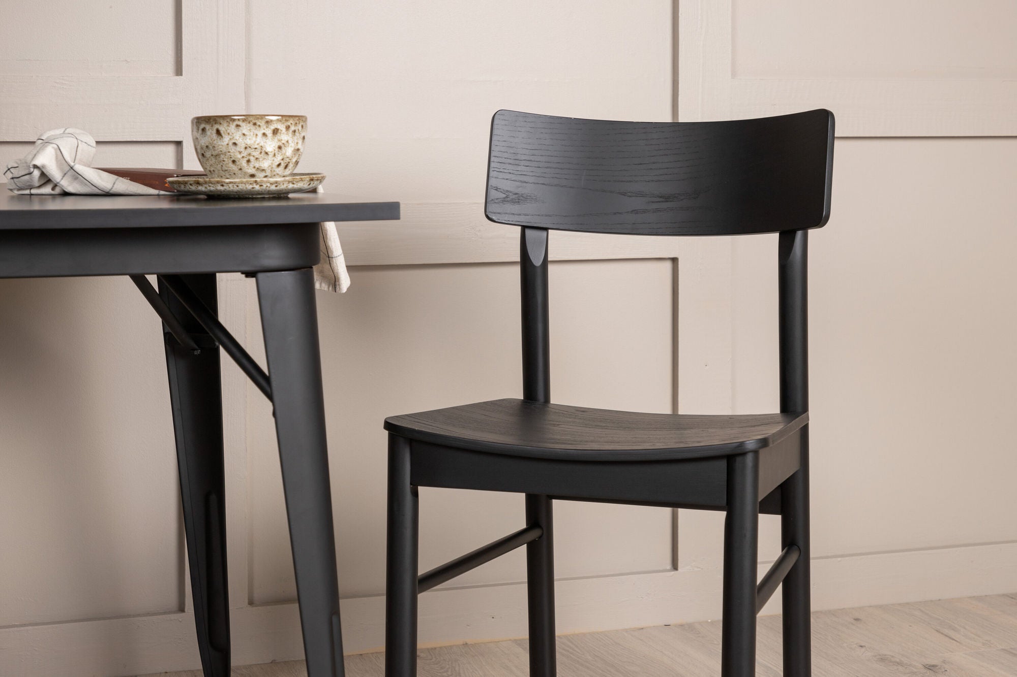 Venture Home Tempe spisebord - Black / Black MDF +Montros Spisebordsstol - Natural / Natural Rubberwood _2