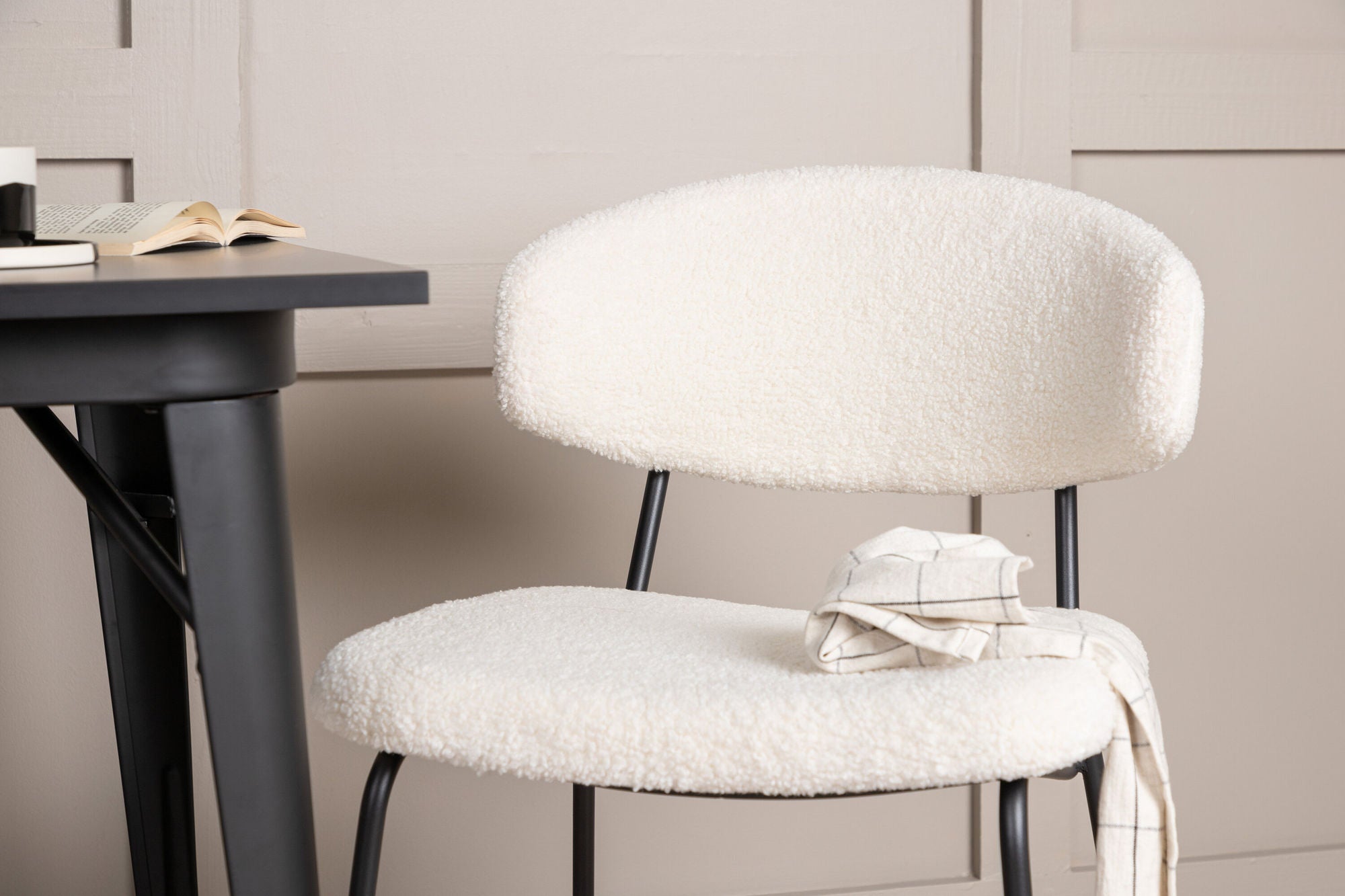 Venture Home Tempe spisebord - Black / Black MDF +Chico Spisebordsstol - Black / White Boucle _2