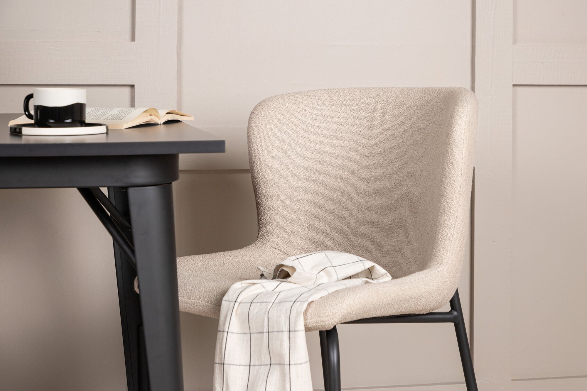 Venture Home Tempe spisebord - Black / Black MDF +Modesto Spisebordsstol - Beige / Beige Boucle _2
