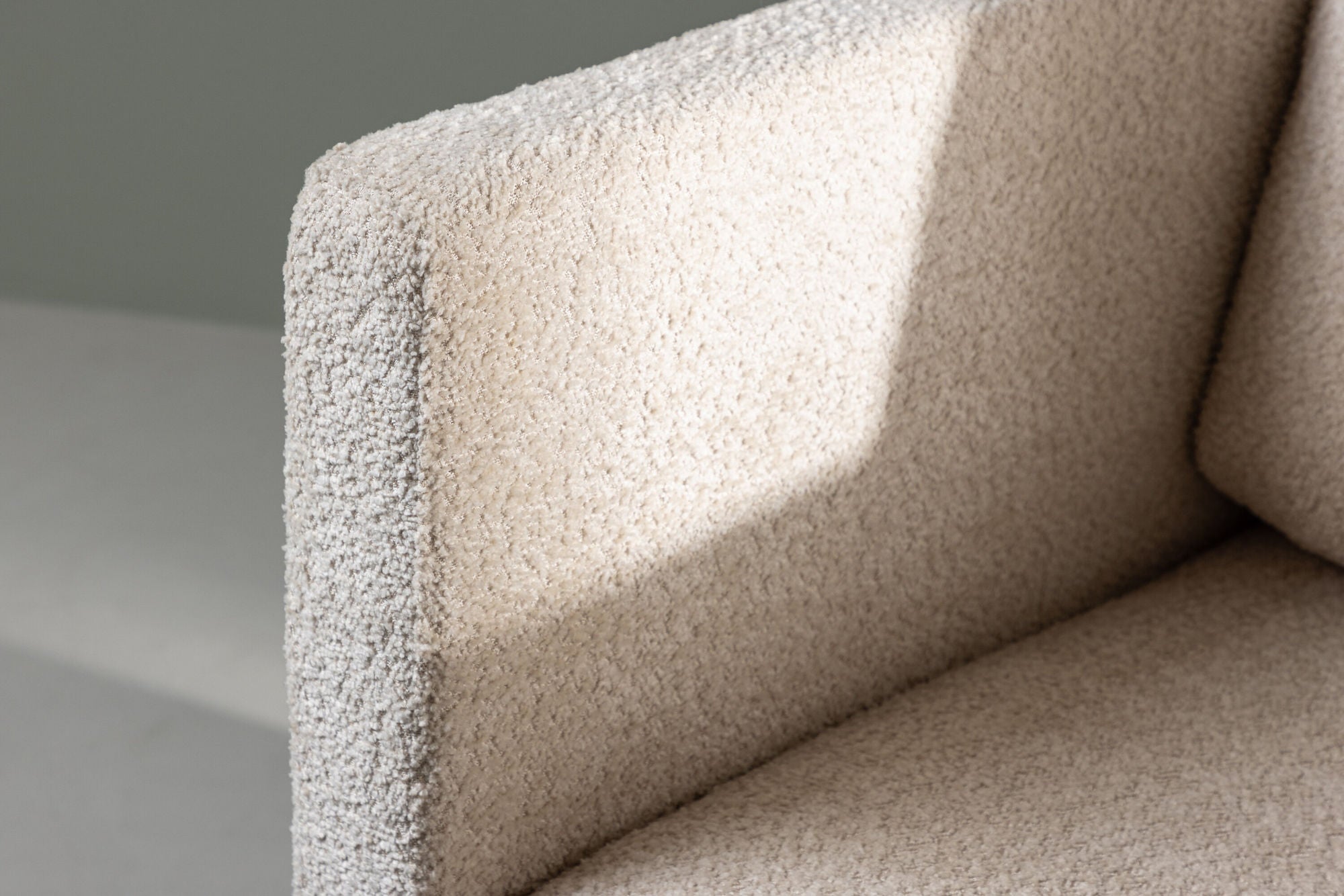 Venture Home Ragusa Single Sofa - White / White Fabric