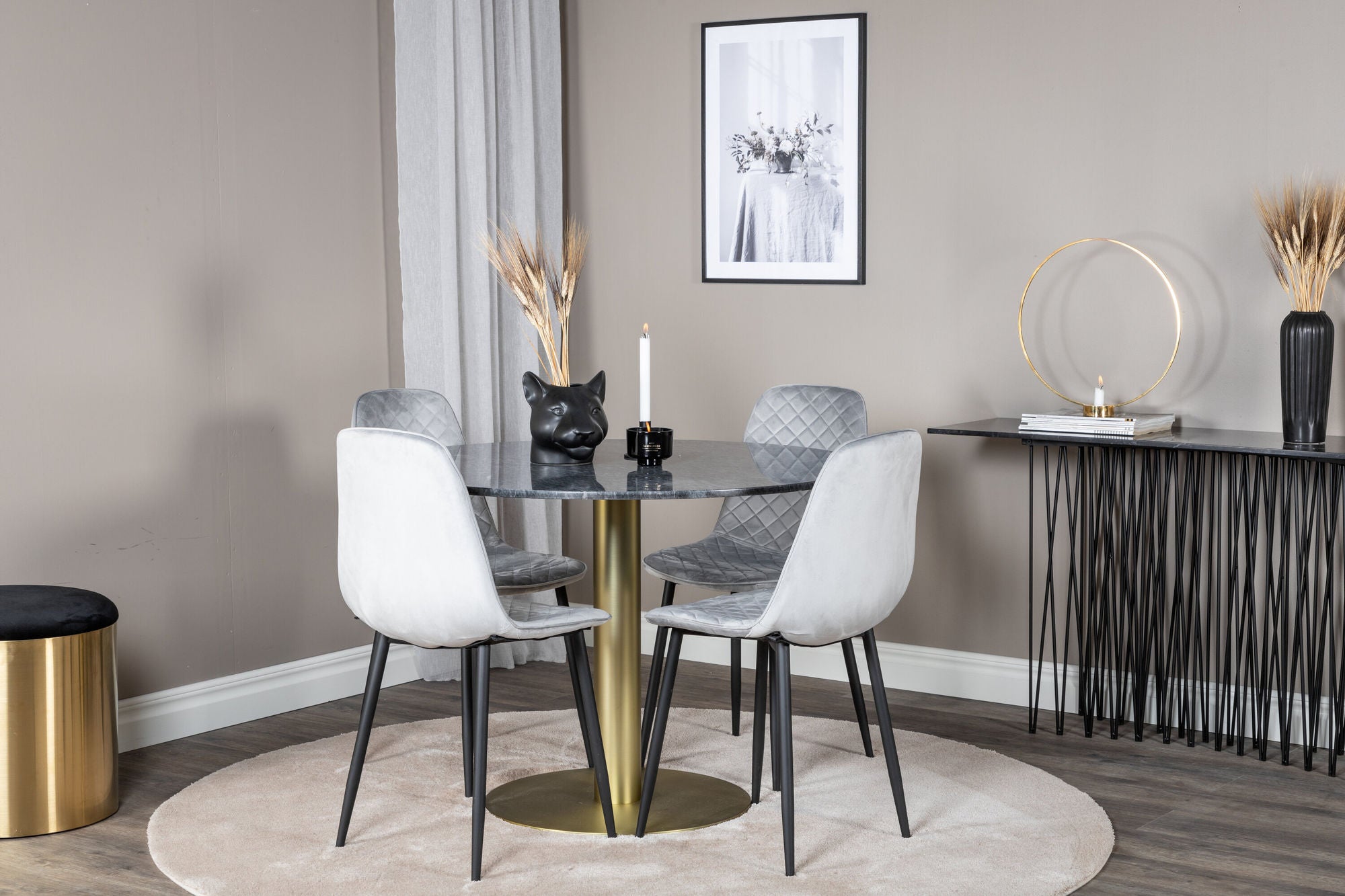 Venture Home Estelle rund spisebord ø106 H75 - Black / Brass+Polar Diamond Spisebordsstol - Black Legs - Grey Velvet_4