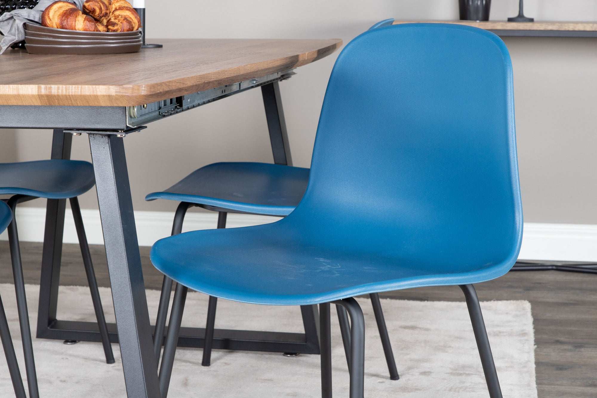 Venture Home Inca spisebord - 160/200*85*H75 - Oak / Black+Arctic Spisebordsstol - Black Legs - Blue Plastic_4