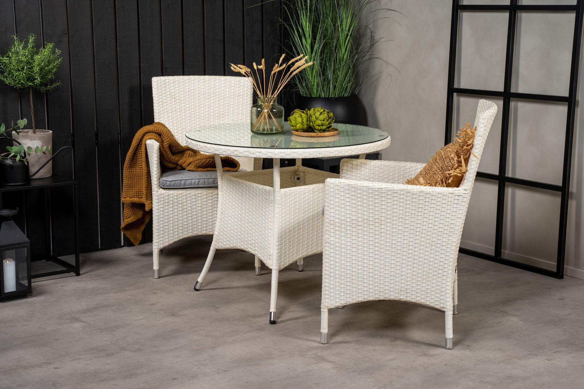 Venture Home Volta spisebord - White - ø90+Malin Arm stol with cushion - White / Grey cushion_2