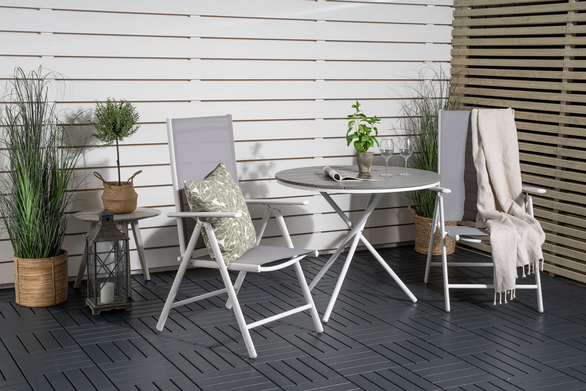 Venture Home Parma cafébord ø90 - White Alu / Grey Aintwood+Break 5:pos stol - White alu / Grey Textilene_2