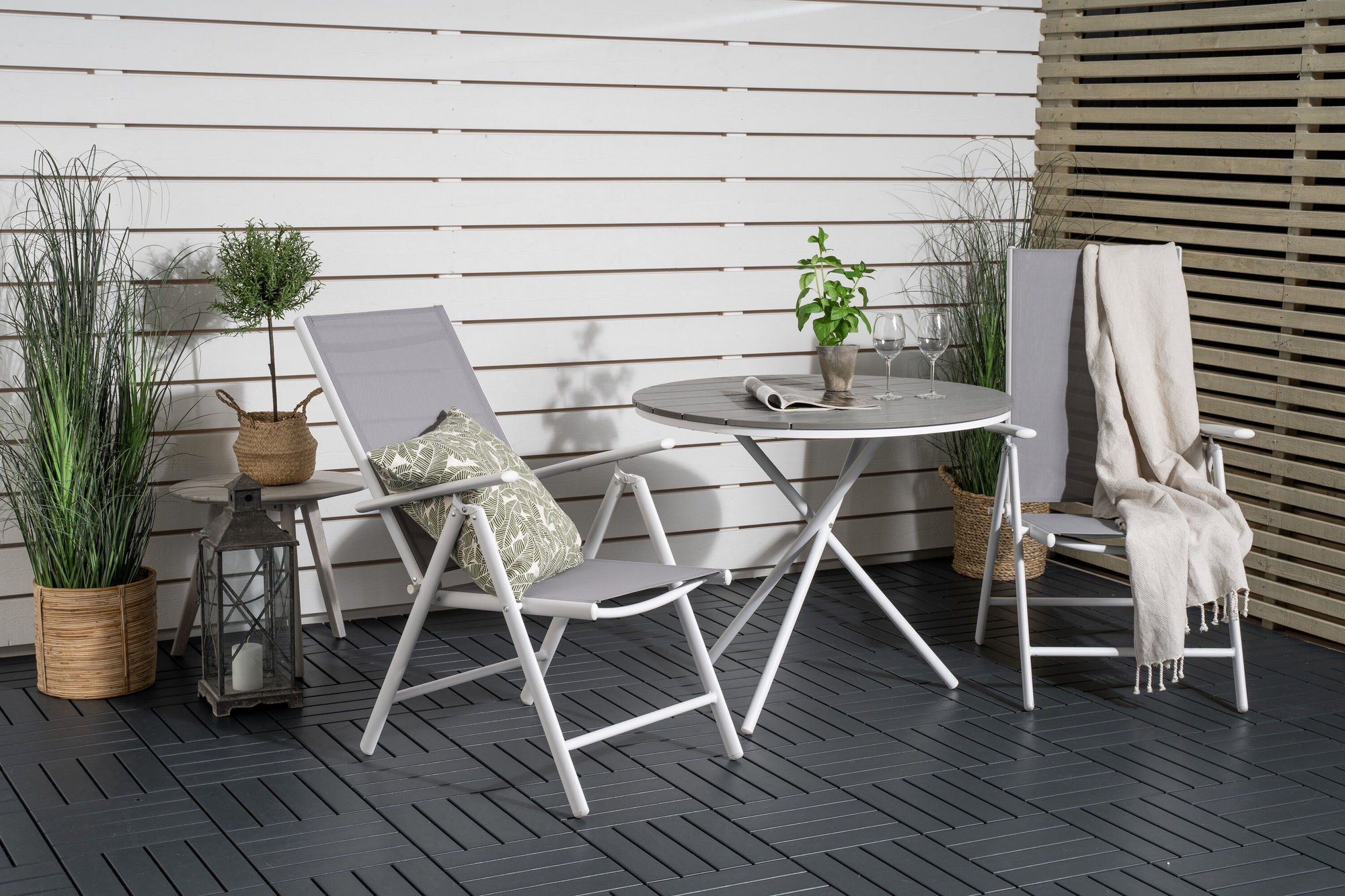 Venture Home Parma cafébord ø90 - White Alu / Grey Aintwood+Break 5:pos stol - White alu / Grey Textilene_2