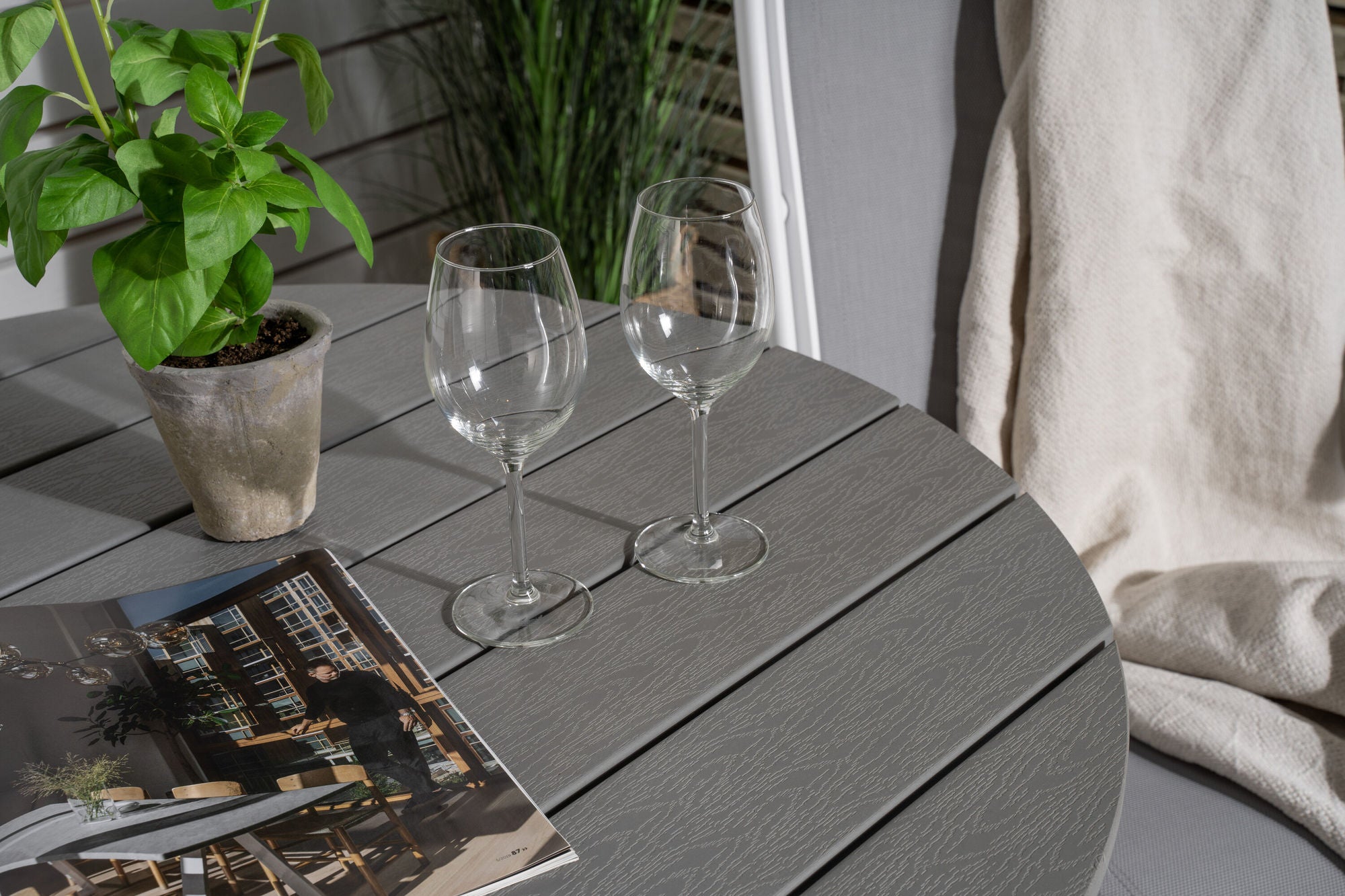 Venture Home Parma cafébord ø90 - White Alu / Grey Aintwood+Albany stol 5:pos - White Alu / Grey Textilene / Aintwood_2