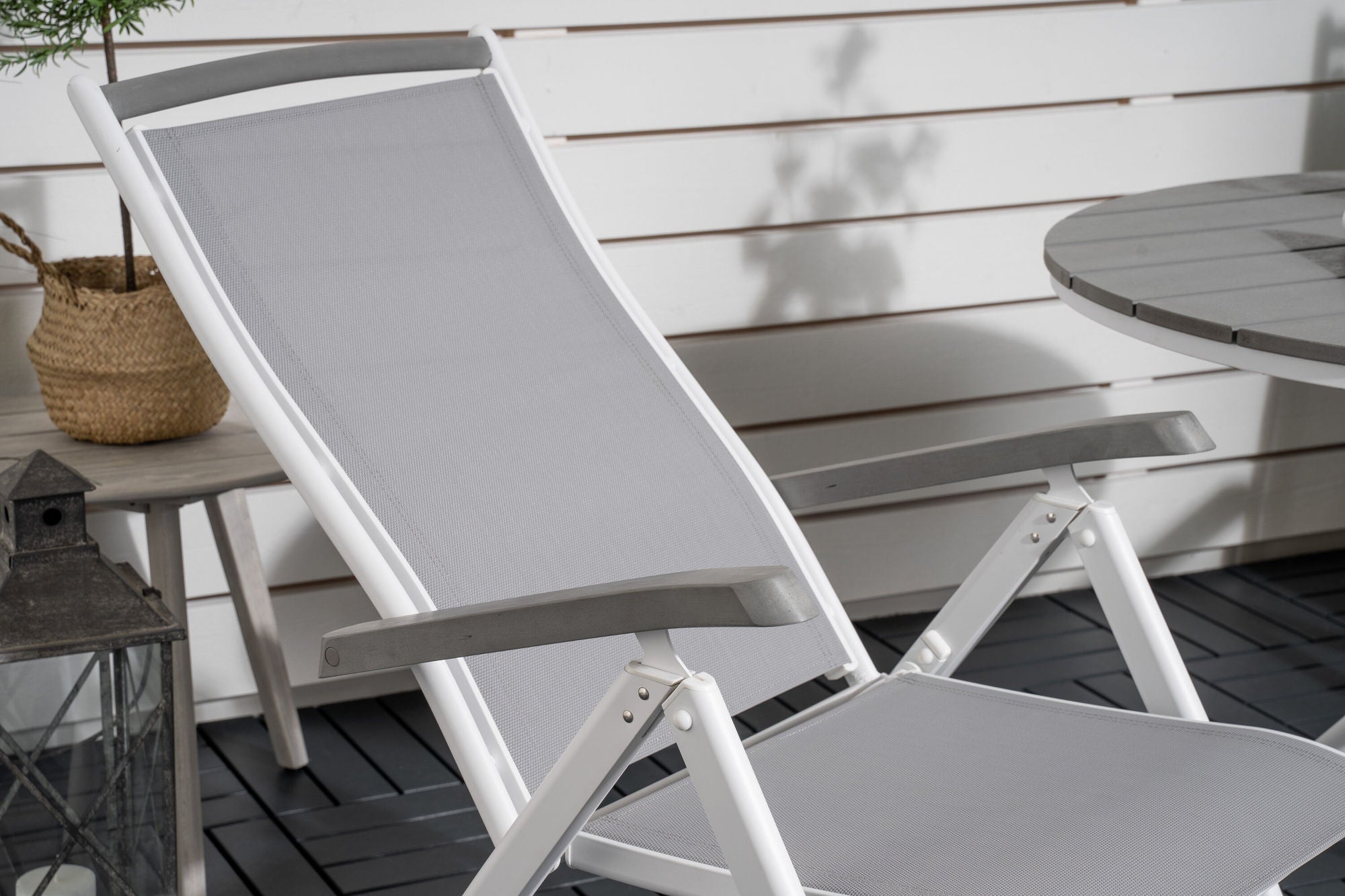 Venture Home Parma cafébord ø90 - White Alu / Grey Aintwood+Albany stol 5:pos - White Alu / Grey Textilene / Aintwood_2