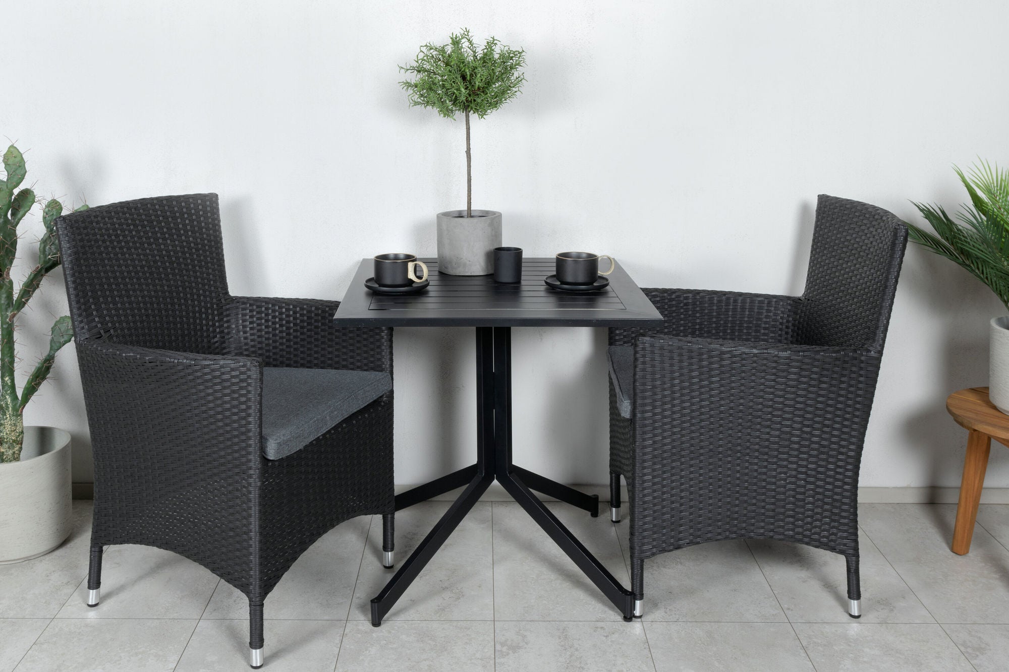 Venture Home Way café bord 70*70+Malin Armchair - Black/Grey_2
