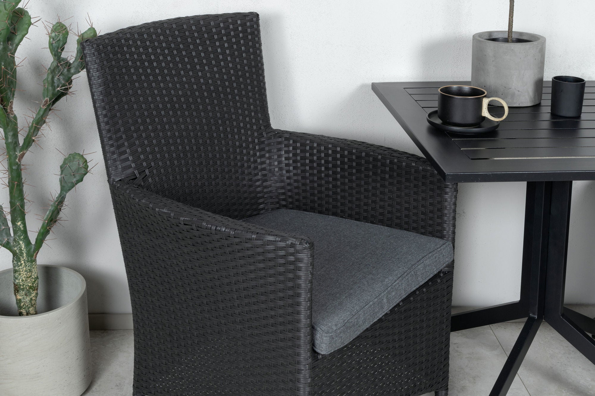 Venture Home Way café bord 70*70+Malin Armchair - Black/Grey_2