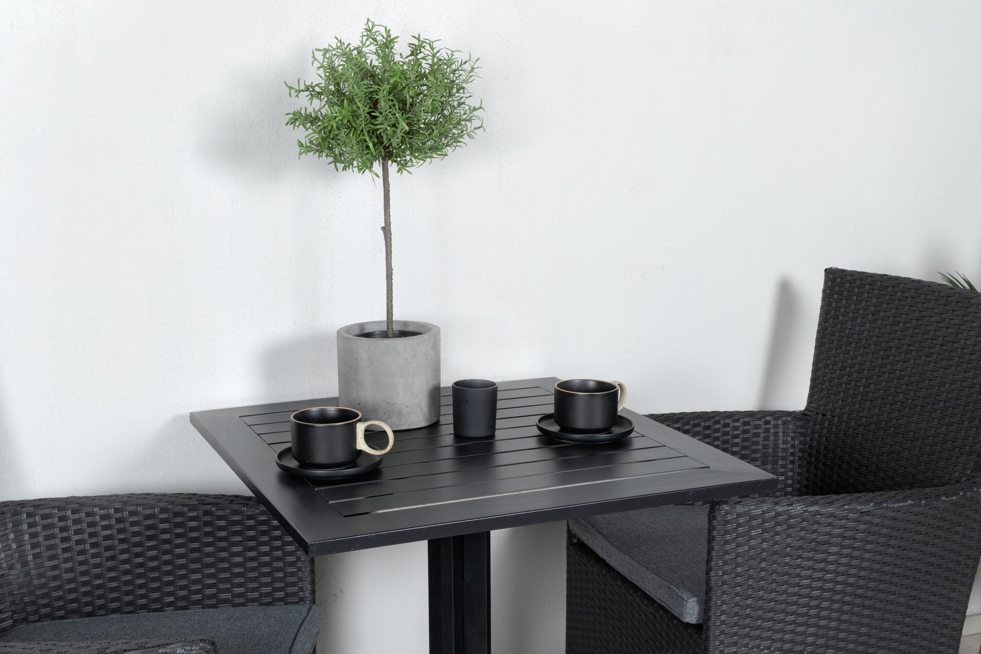 Venture Home Way café bord 70*70+Malin Armchair - Black/Grey_2