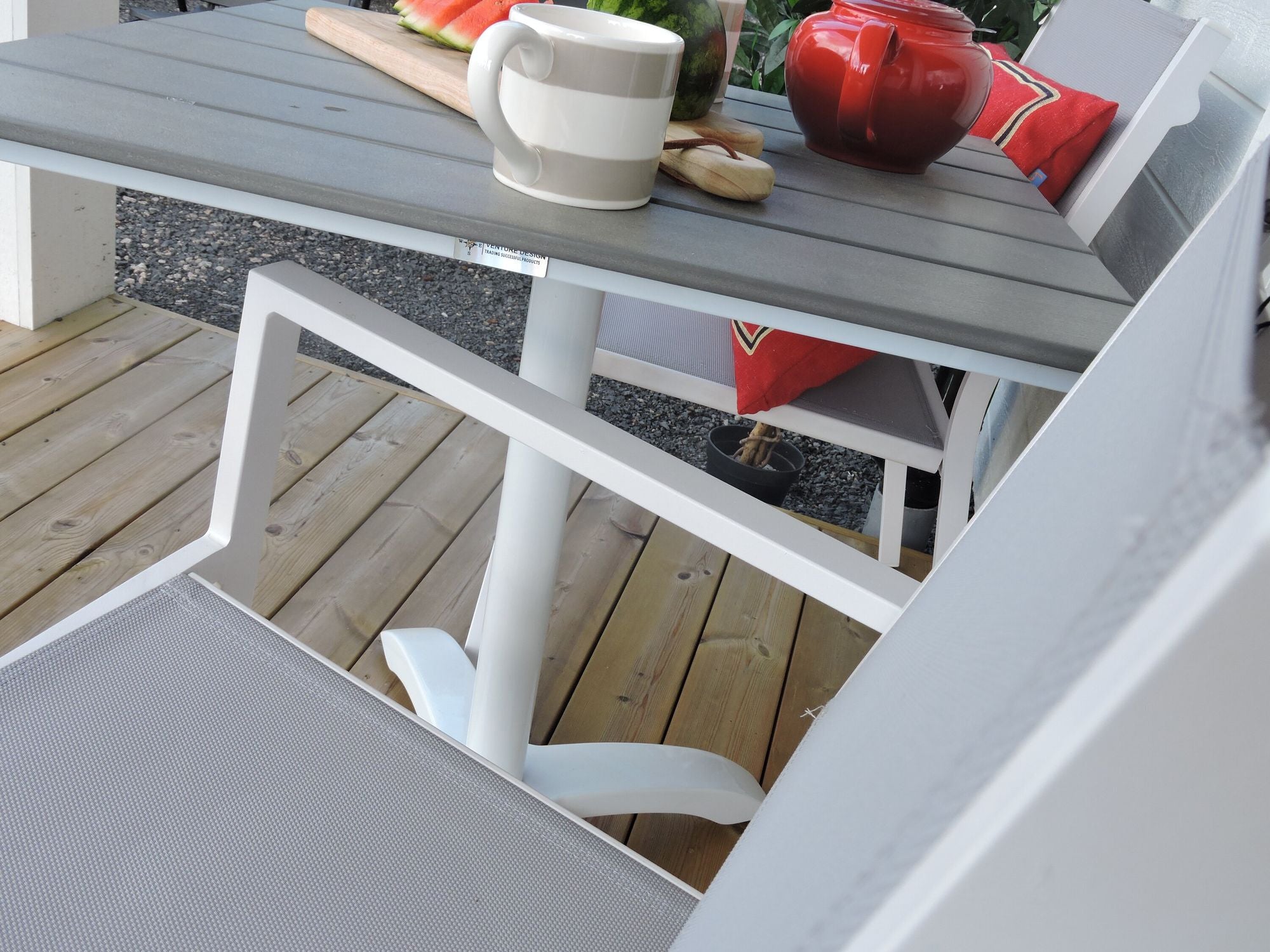Venture Home Colorado - Cafébord - 70*70 - Matt Vit / Grå Aintwood+Copacabana Arm stol (stac