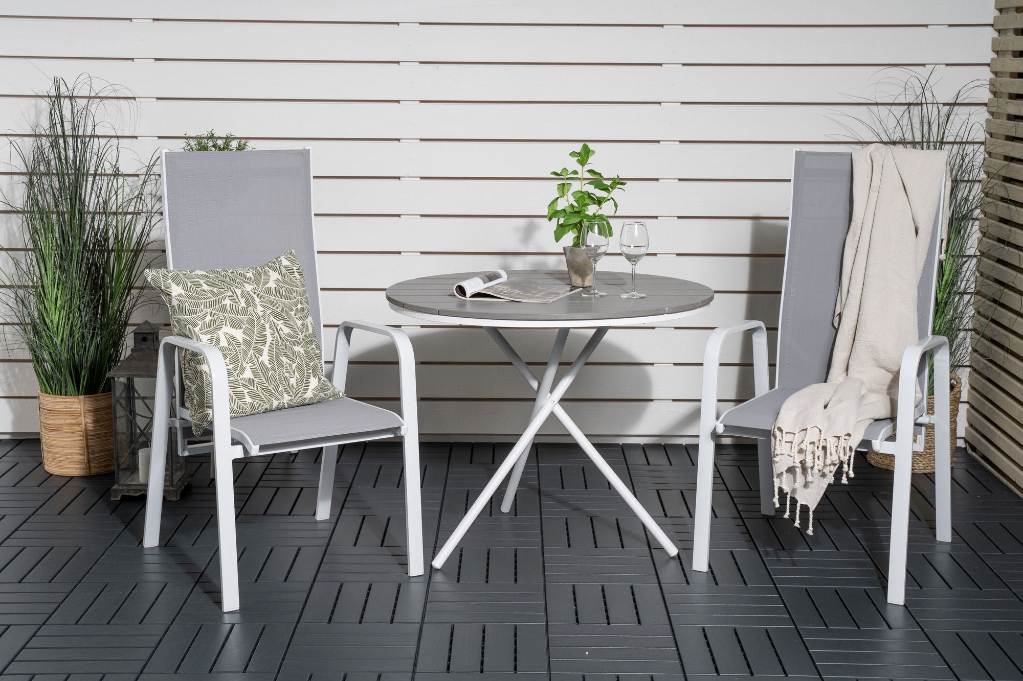 Venture Home Parma cafébord ø90 - White Alu / Grey Aintwood+Copacabana Recliner stol (stackable) - White Alu / Grey Textilene_2