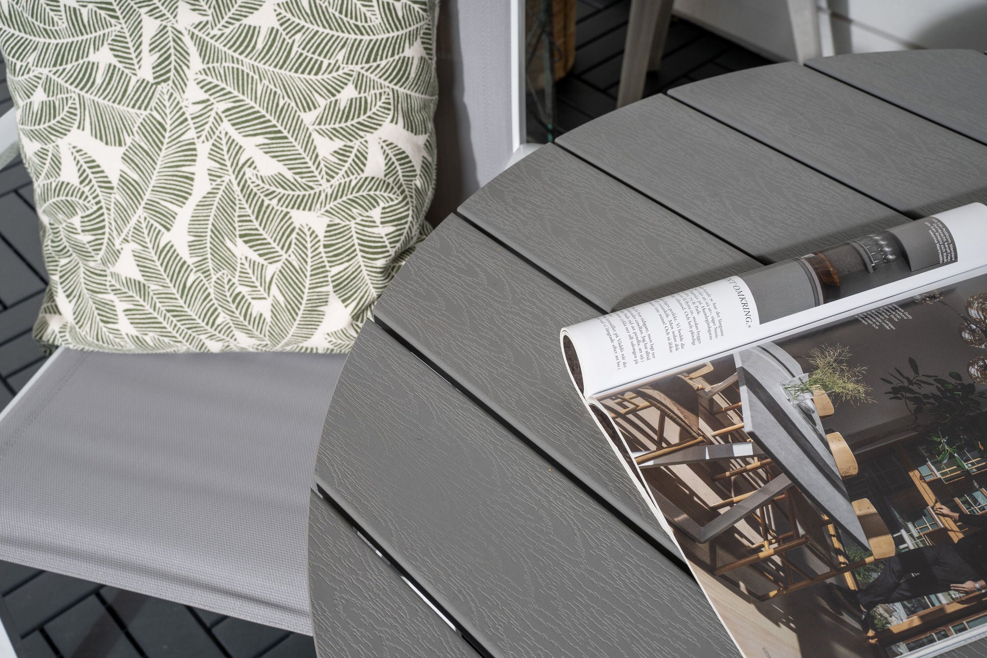 Venture Home Parma cafébord ø90 - White Alu / Grey Aintwood+Copacabana Recliner stol (stackable) - White Alu / Grey Textilene_2