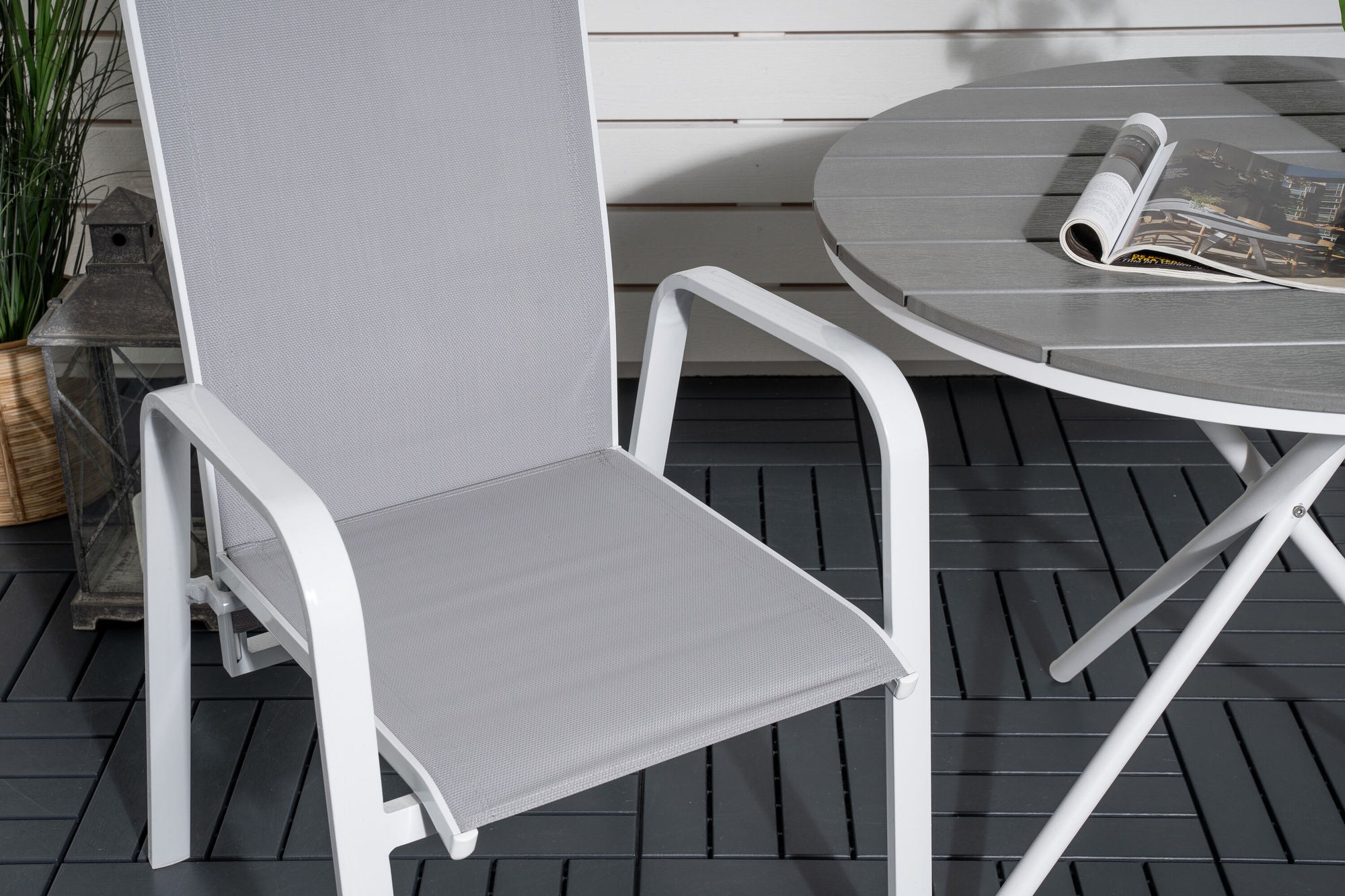 Venture Home Parma cafébord ø90 - White Alu / Grey Aintwood+Copacabana Recliner stol (stackable) - White Alu / Grey Textilene_2