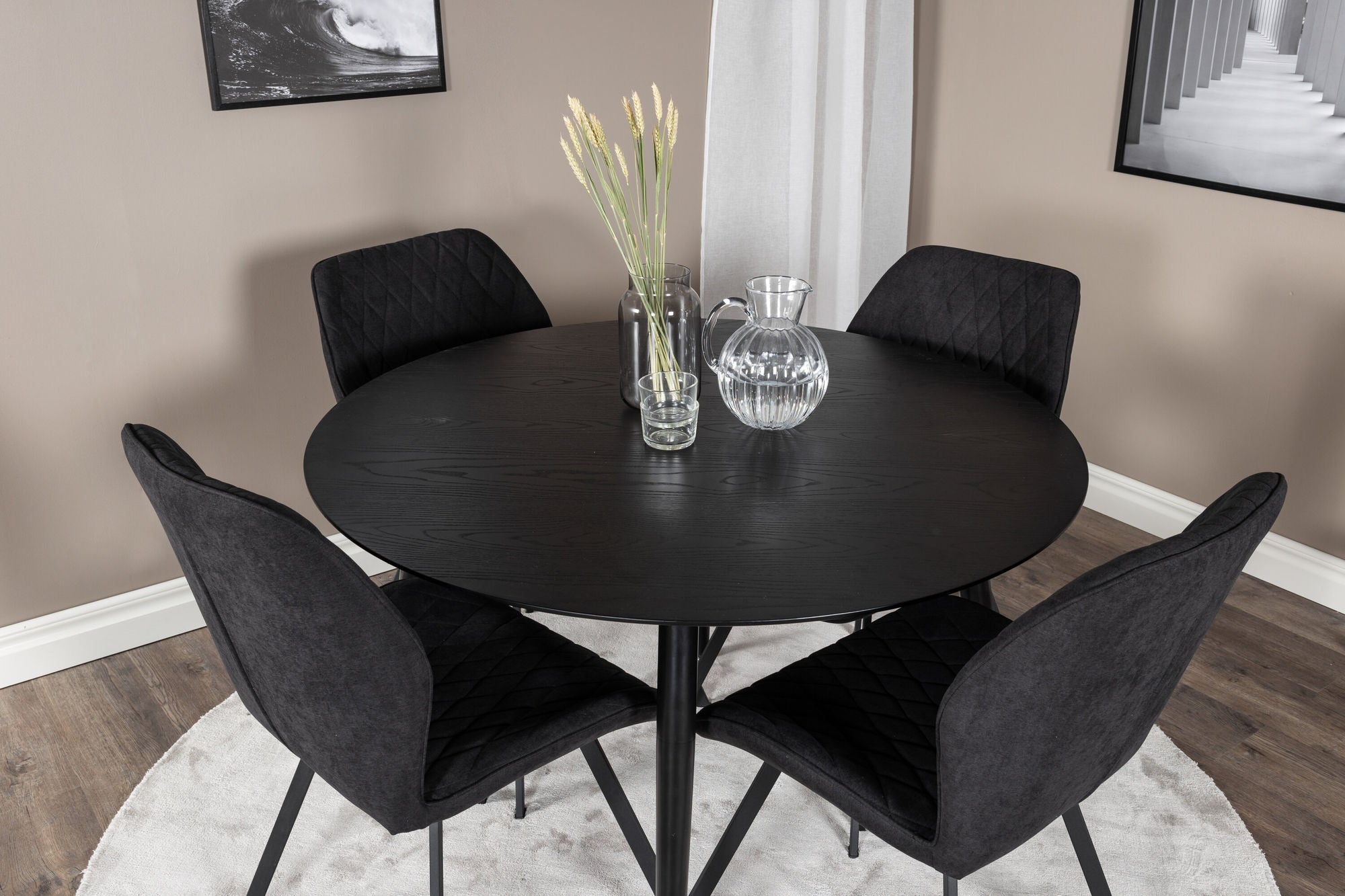 Venture Home Dipp spisebord - 115cm - Black Veneer / All black legs +Gemma Spisebordsstol - Black Legs - Black Fabric_4