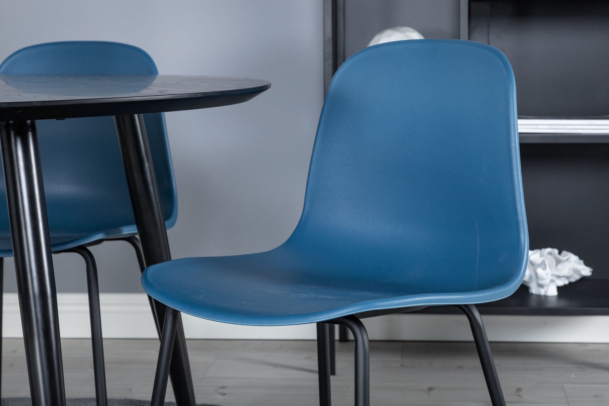 Venture Home Dipp spisebord - 115cm - Black Veneer / All black legs +Arctic Spisebordsstol - Black Legs - Blue Plastic_4