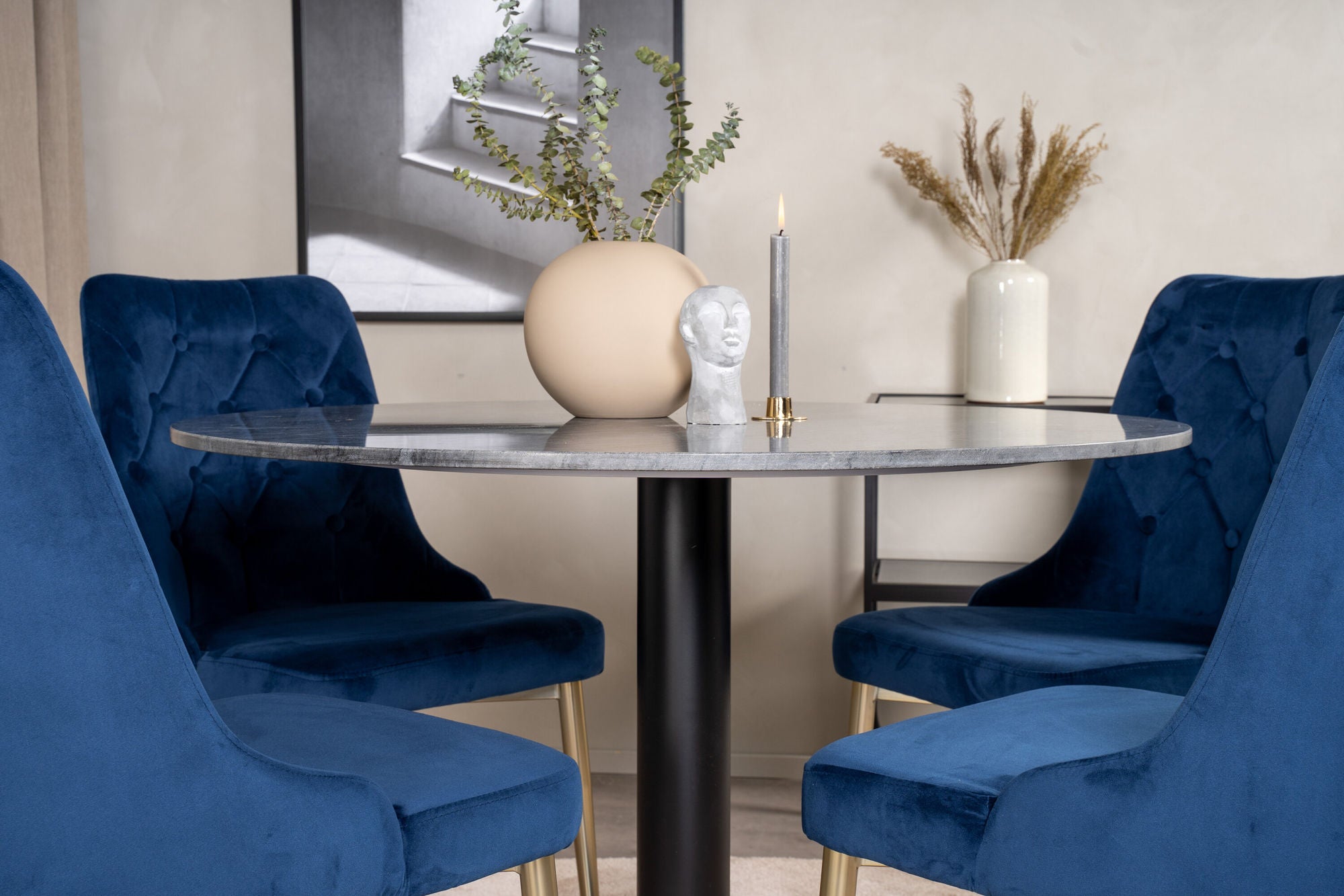Venture Home Estelle spisebord round 106cm Grey Marble / Black Legs - Velvet Deluxe stol - Blue/Matt Brass Leg 4