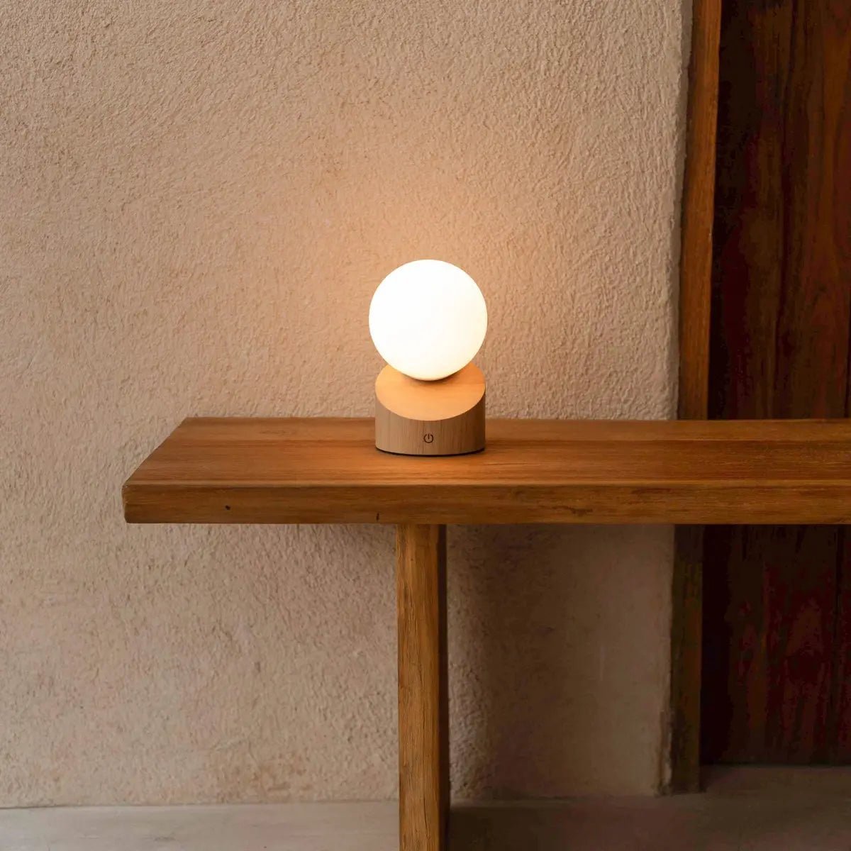 Morris lysebrun genopladelig bordlampe