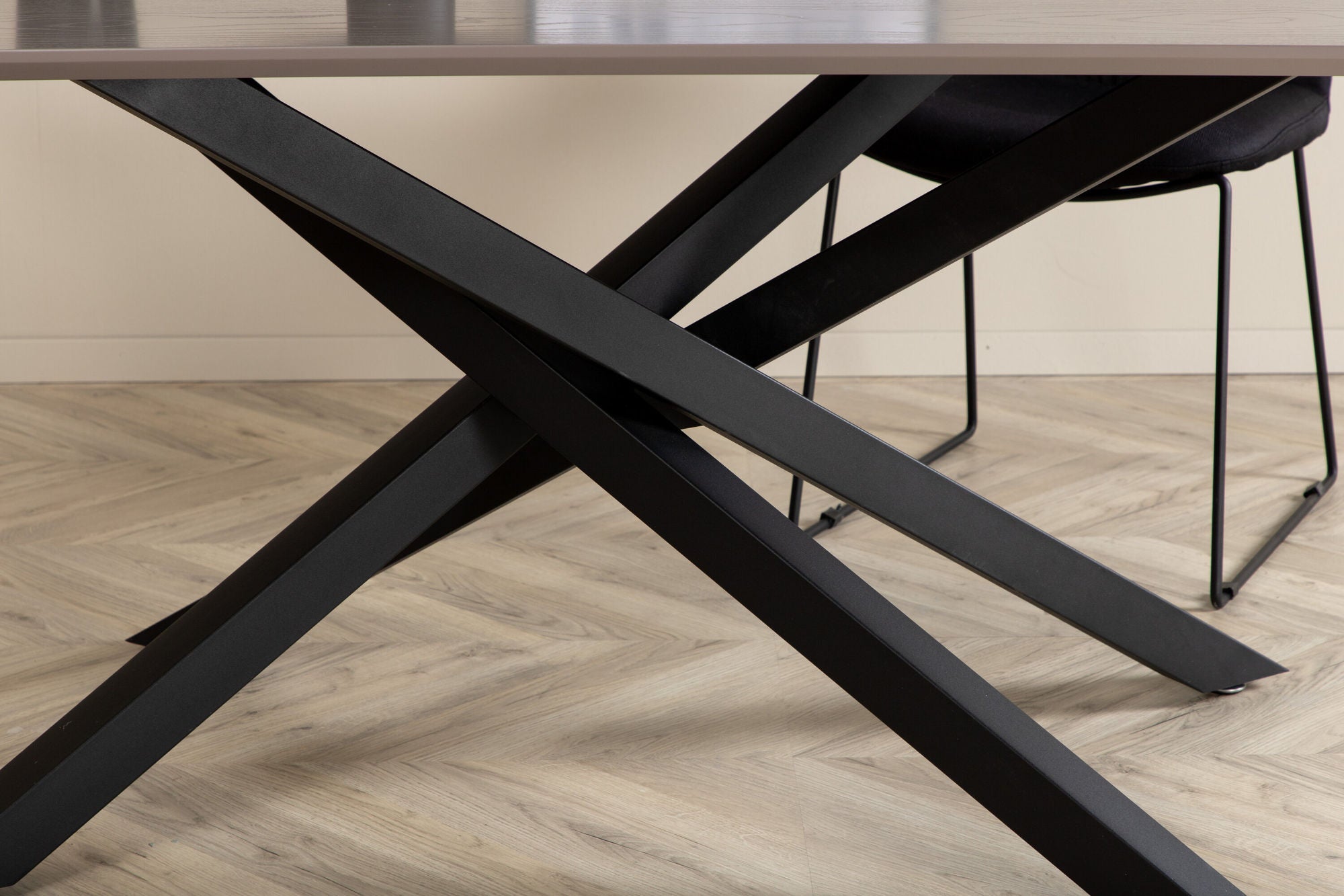 Venture Home Piazza spisebord - Black / Grey Veneer