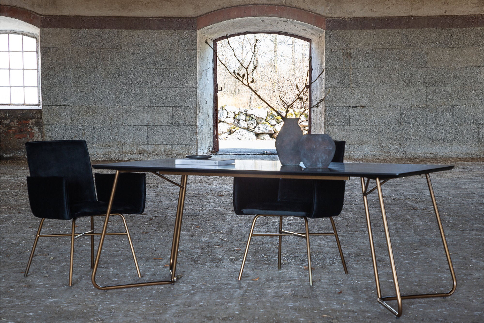 Venture Home Petra spisebord - Distressed Copper / Black Veneer