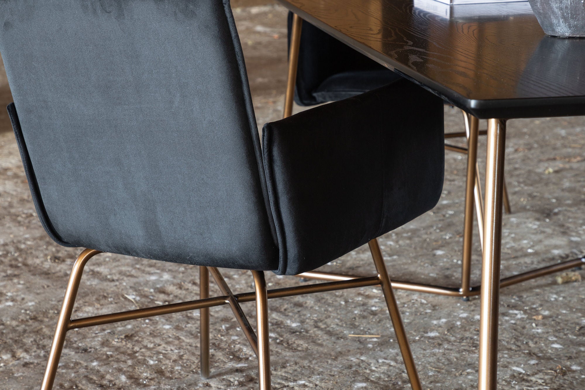 Venture Home Petra spisebord - Distressed Copper / Black Veneer